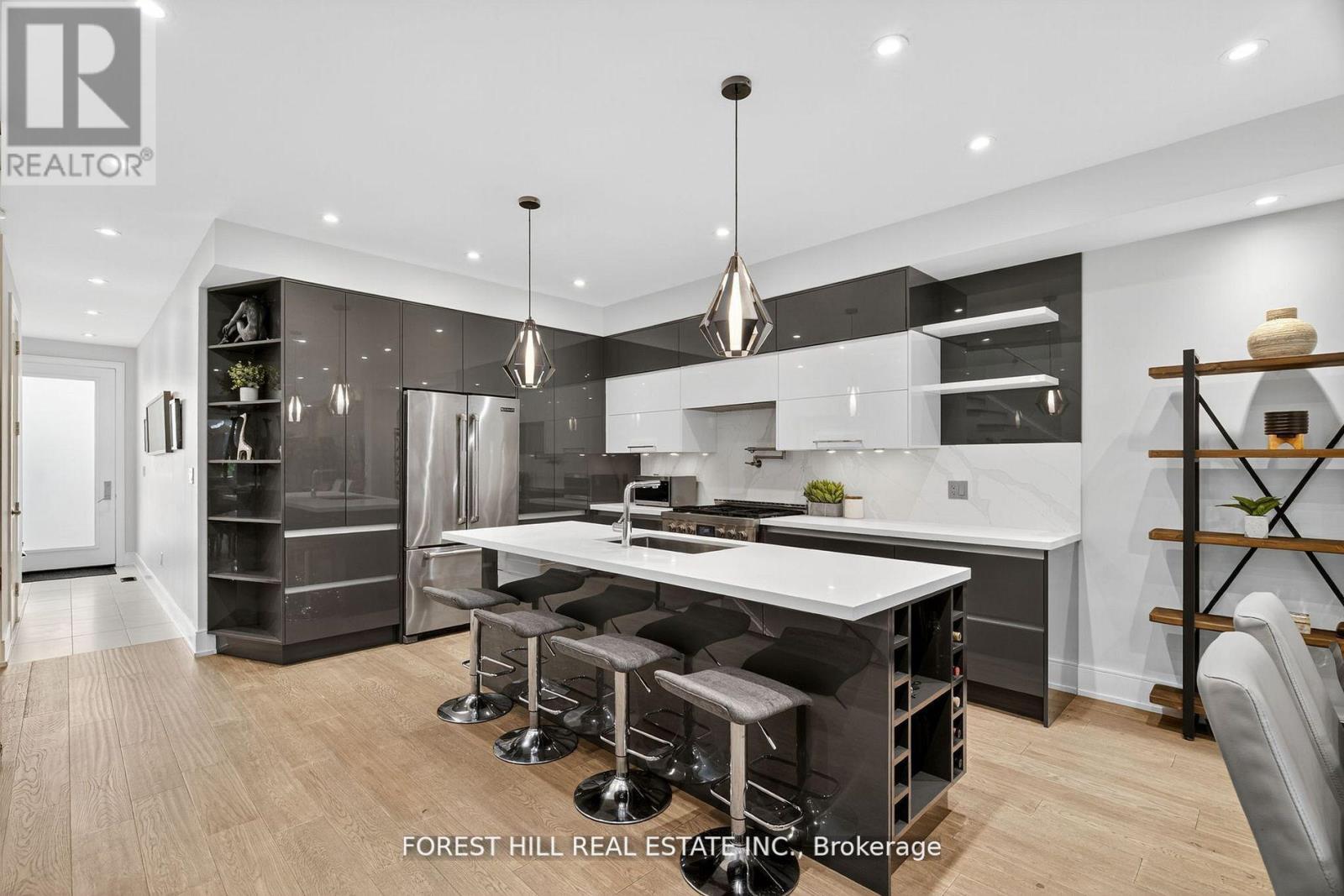 272a Beta Street, Toronto, Ontario  M8W 4J1 - Photo 5 - W12430501