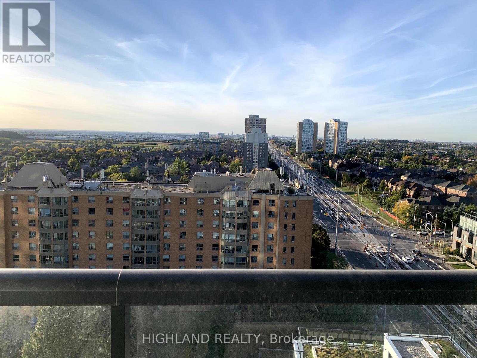 1308 - 15 Watergarden Drive, Mississauga, Ontario  L5R 1B2 - Photo 13 - W12439599
