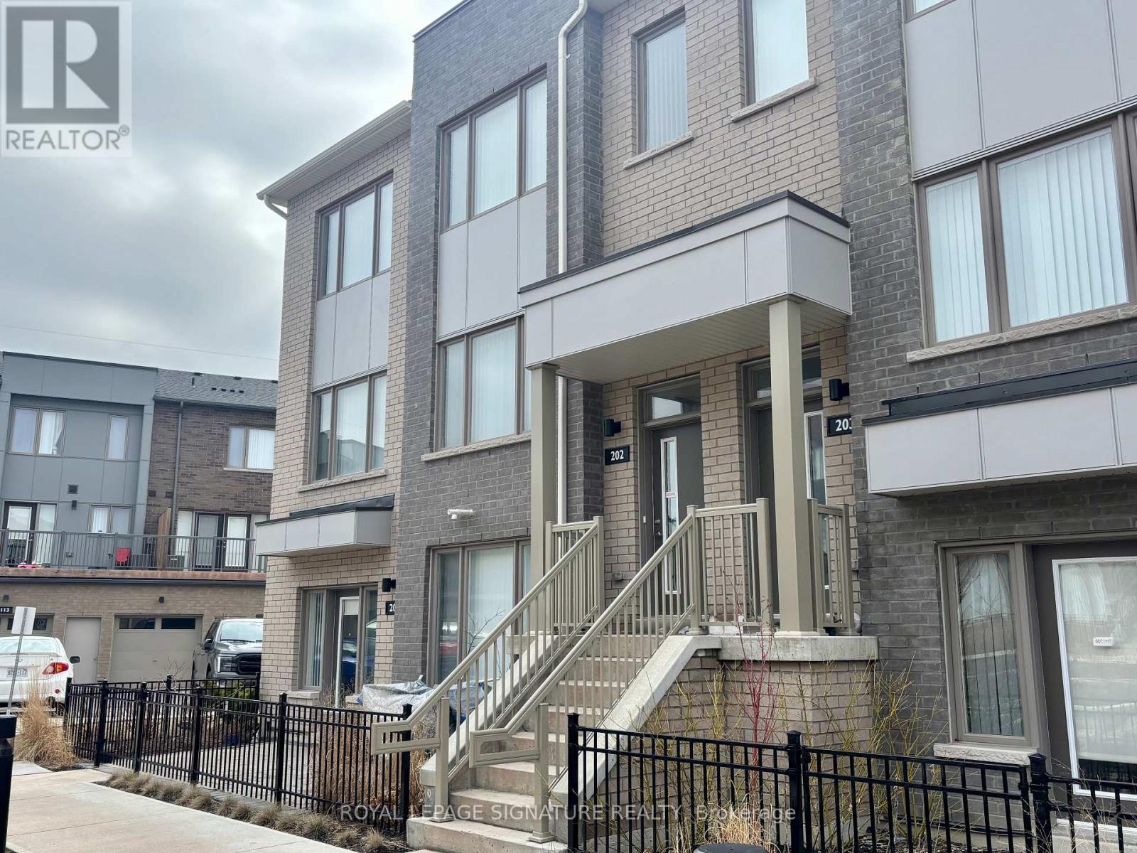 810 - 1525 Kingston Road, Pickering, Ontario  L1V 0E9 - Photo 1 - E12440722