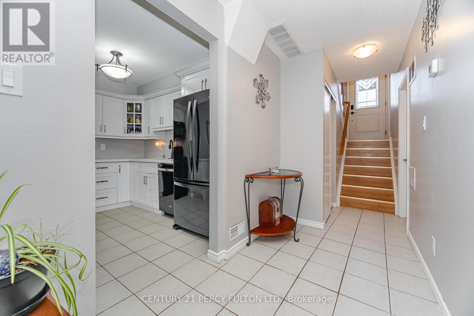 30 Firwood Avenue, Clarington (Courtice), Ontario  L1E 1P9 - Photo 4 - E12440728