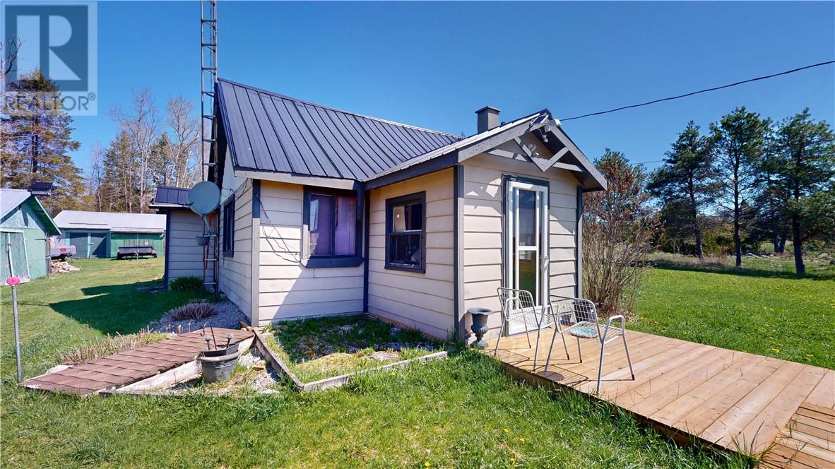 622 Campbell Rd, Evansville, Ontario  P0P 1E0 - Photo 1 - 2122240