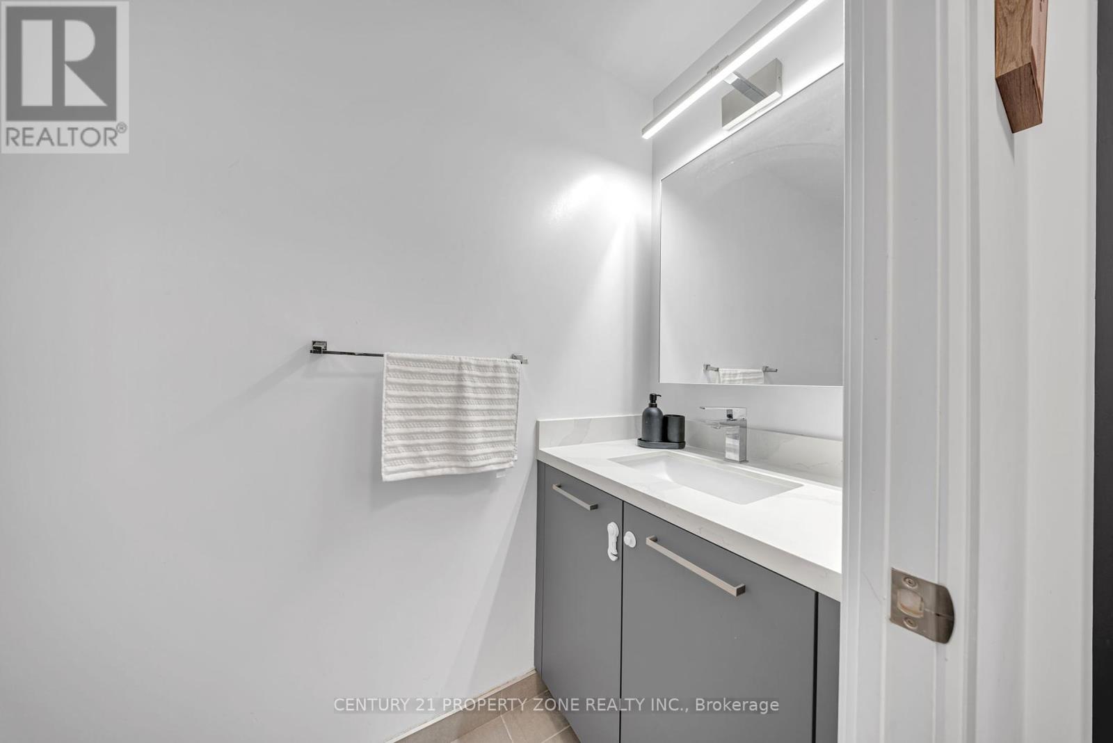601 - 38 Gandhi Lane, Markham, Ontario  L3T 0G9 - Photo 6 - N12440736