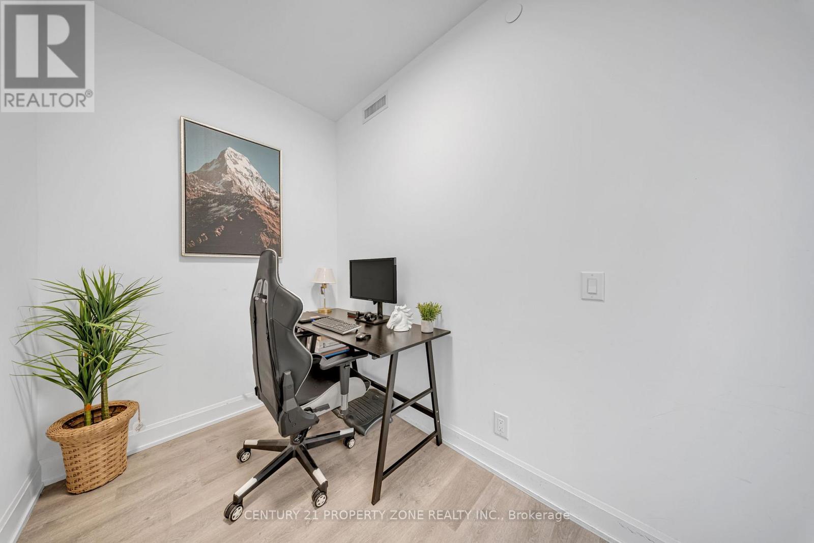 601 - 38 Gandhi Lane, Markham, Ontario  L3T 0G9 - Photo 8 - N12440736