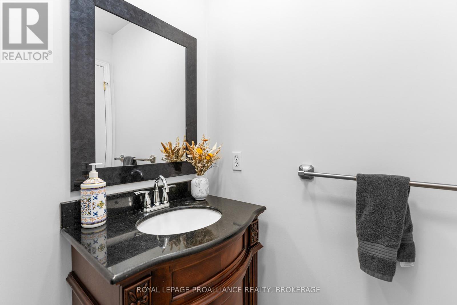 343 Sunrise Crescent, Kingston (East Gardiners Rd), Ontario  K7M 8A5 - Photo 24 - X12440828