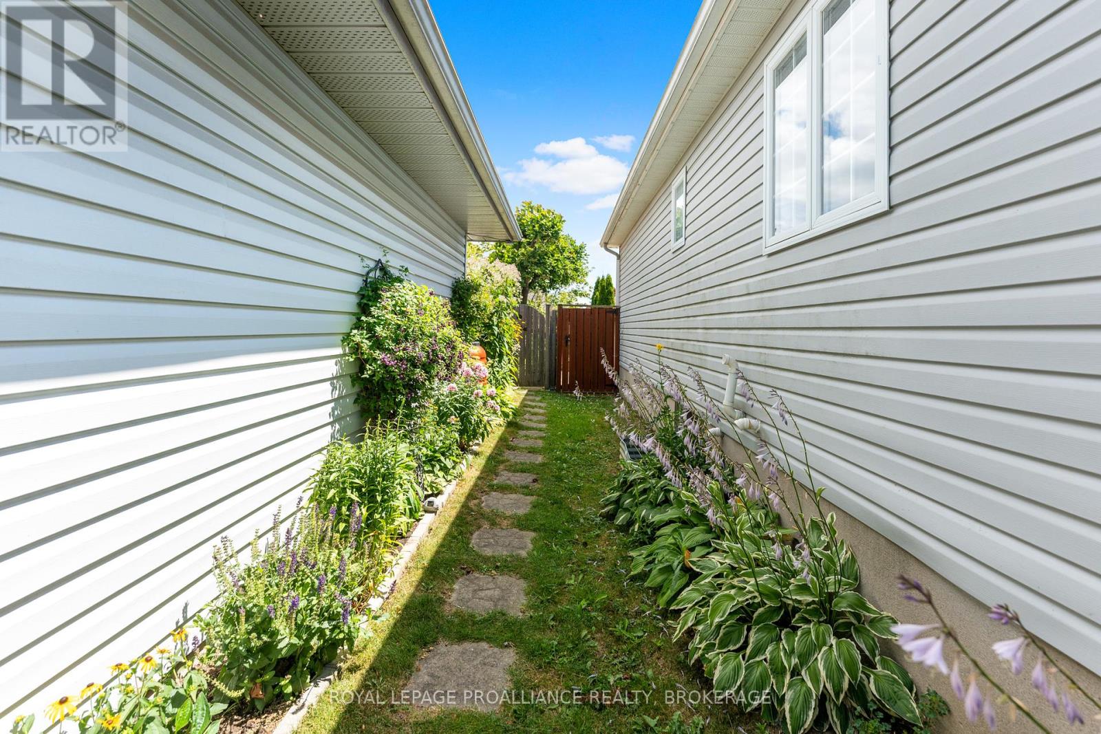 343 Sunrise Crescent, Kingston (East Gardiners Rd), Ontario  K7M 8A5 - Photo 40 - X12440828