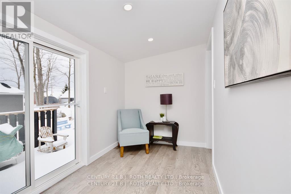 263 Robins Point Road, Tay, Ontario  L0K 2A0 - Photo 11 - S12440666