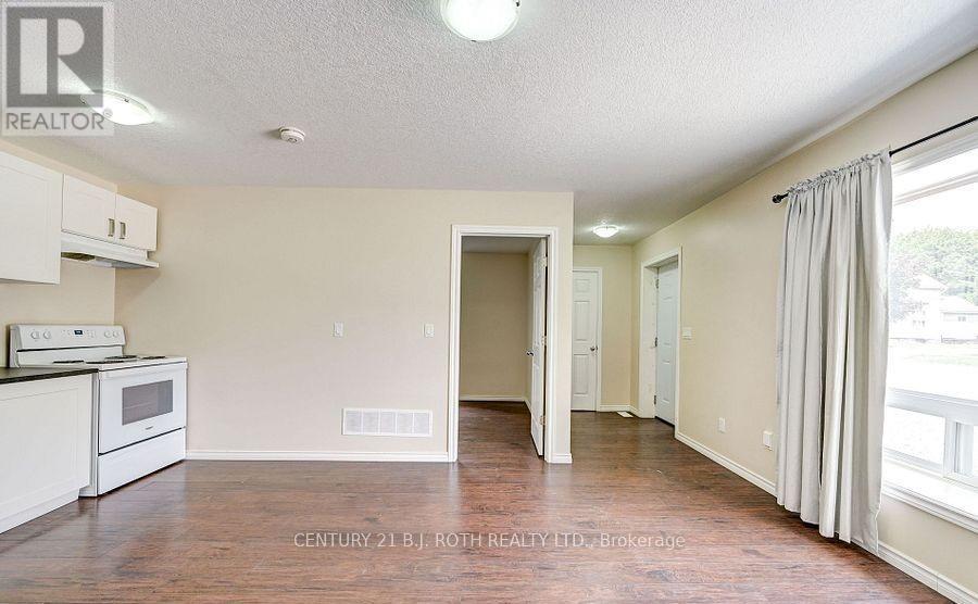 1 - 303 Moffat Street, Orillia, Ontario  L3V 4E9 - Photo 11 - S12440692