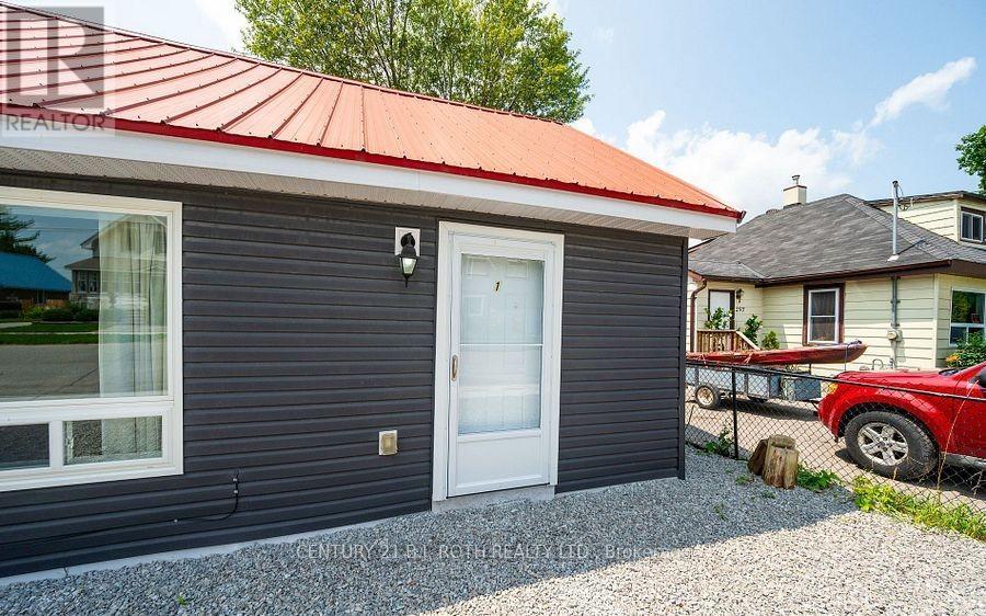 1 - 303 Moffat Street, Orillia, Ontario  L3V 4E9 - Photo 2 - S12440692