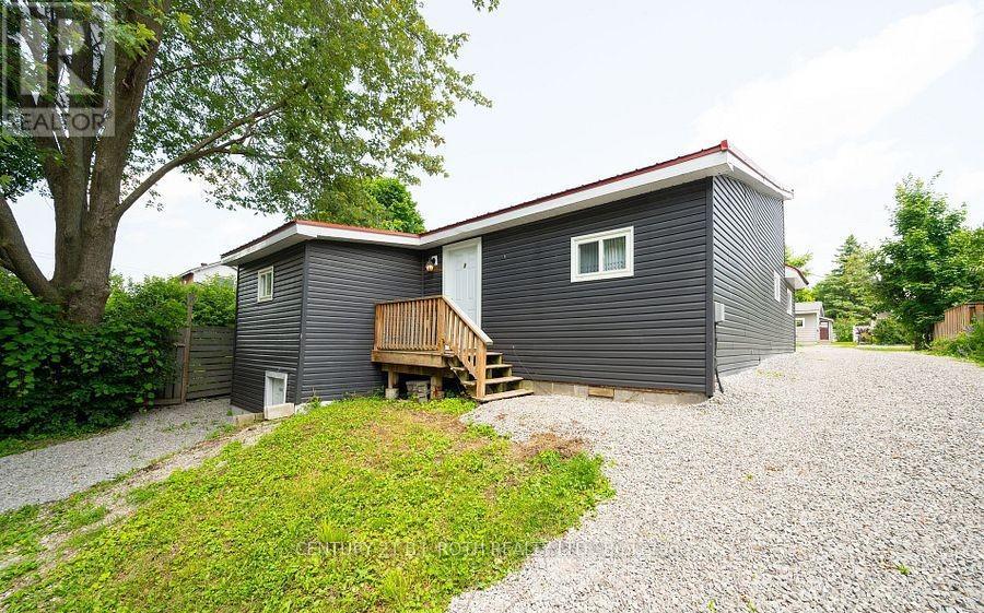 3 - 303 Moffat Street, Orillia, Ontario  L3V 4E9 - Photo 1 - S12440705
