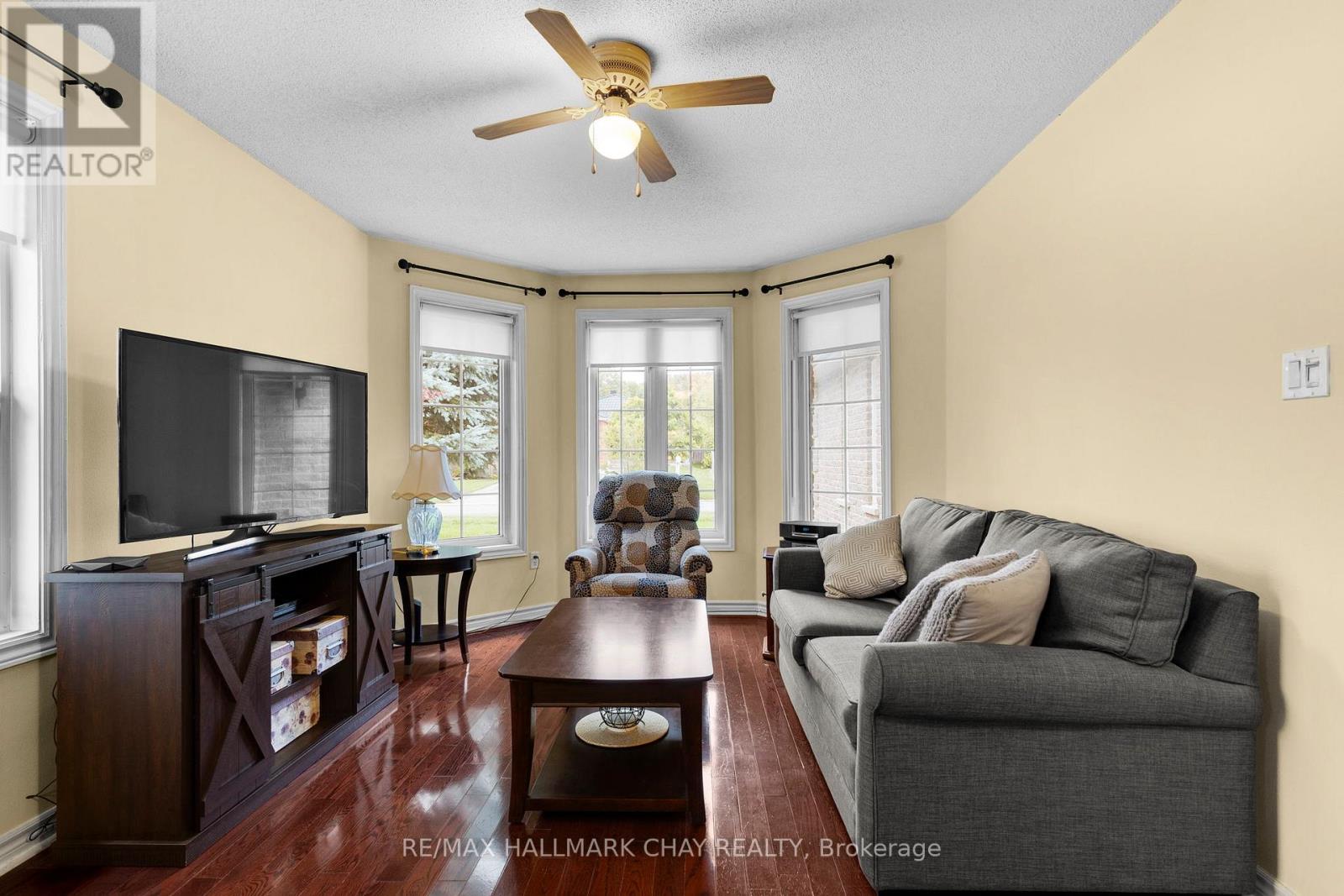 91 Ruffet Drive, Barrie, Ontario  L4N 0N7 - Photo 2 - S12440726