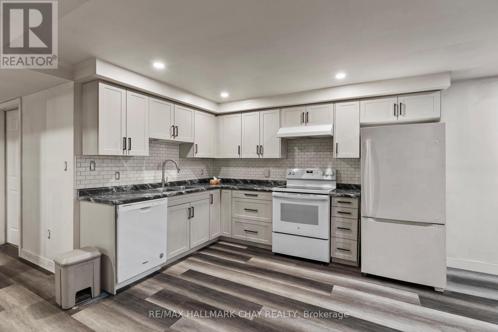 91 Ruffet Drive, Barrie, Ontario  L4N 0N7 - Photo 21 - S12440726