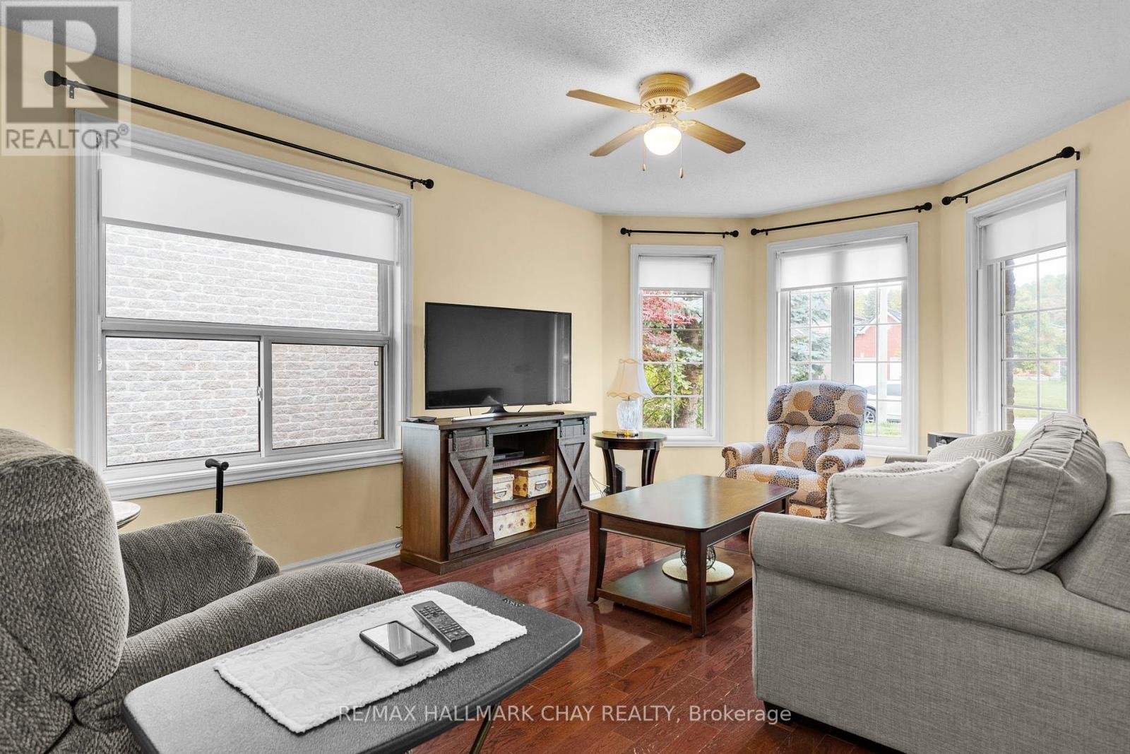 91 Ruffet Drive, Barrie, Ontario  L4N 0N7 - Photo 4 - S12440726
