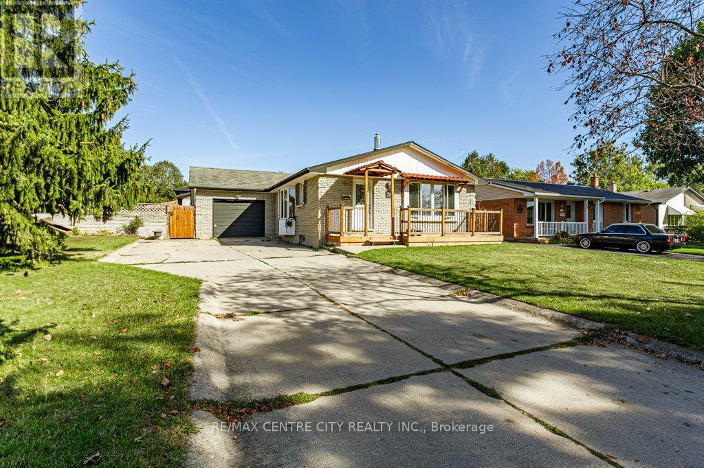 76 Fitzroy Place, London South, Ontario  N6E 1J1 - Photo 3 - X12440819