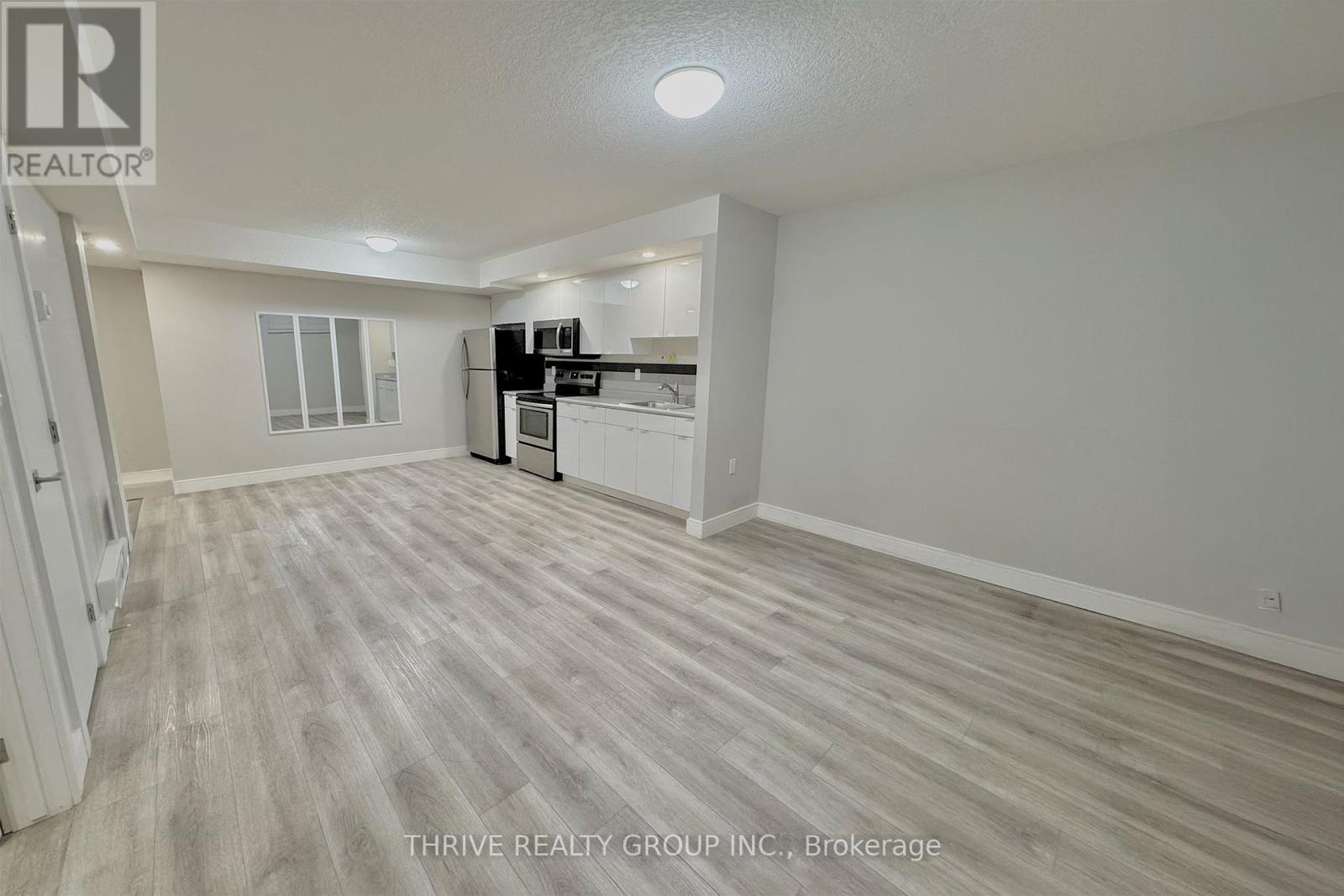 8 - 147 Pond Mills Road, London South (South J), Ontario  N5Z 3X3 - Photo 6 - X12440861