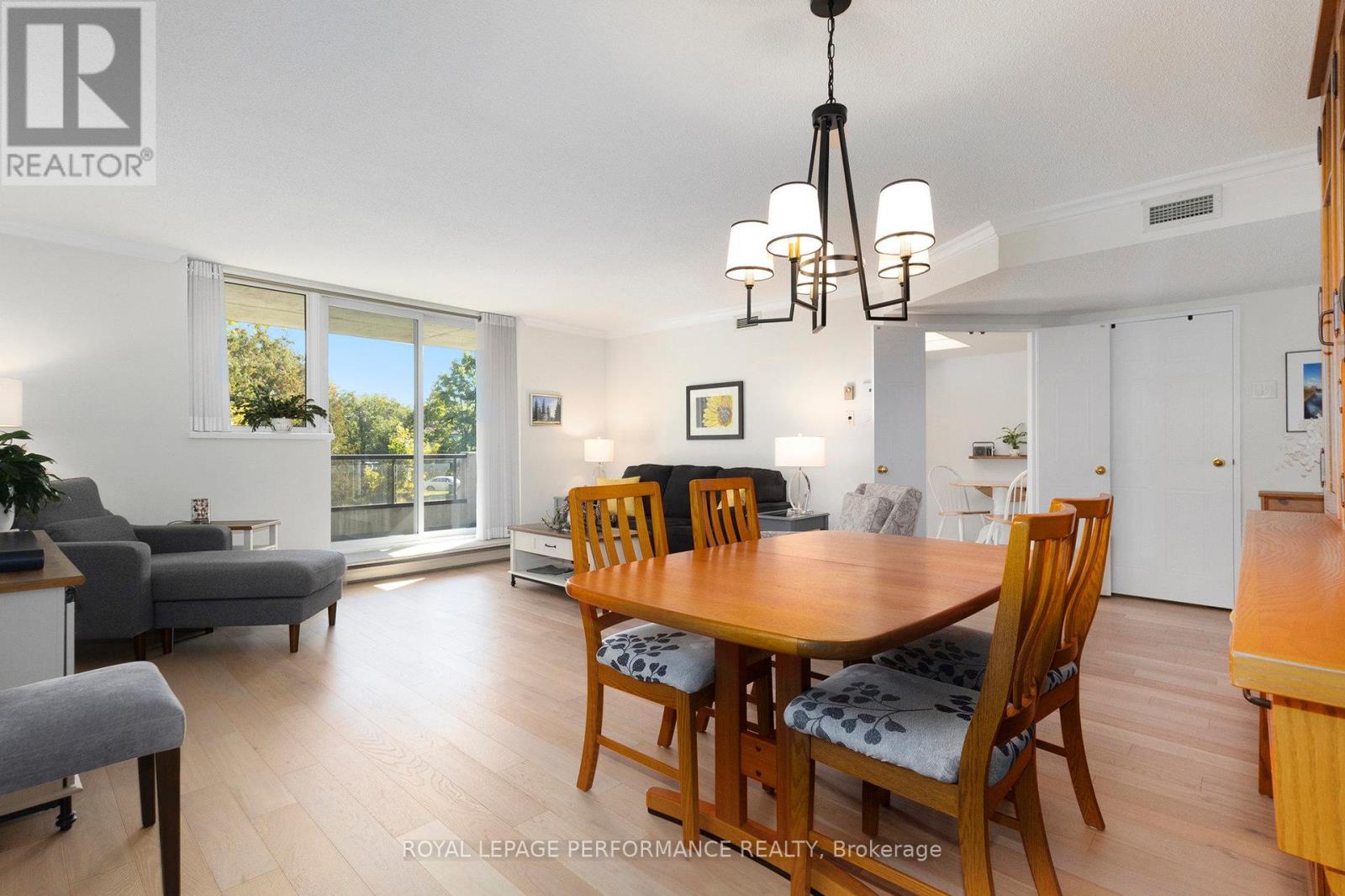 101 - 1705 Playfair Drive, Ottawa, Ontario  K1H 8P6 - Photo 8 - X12440793