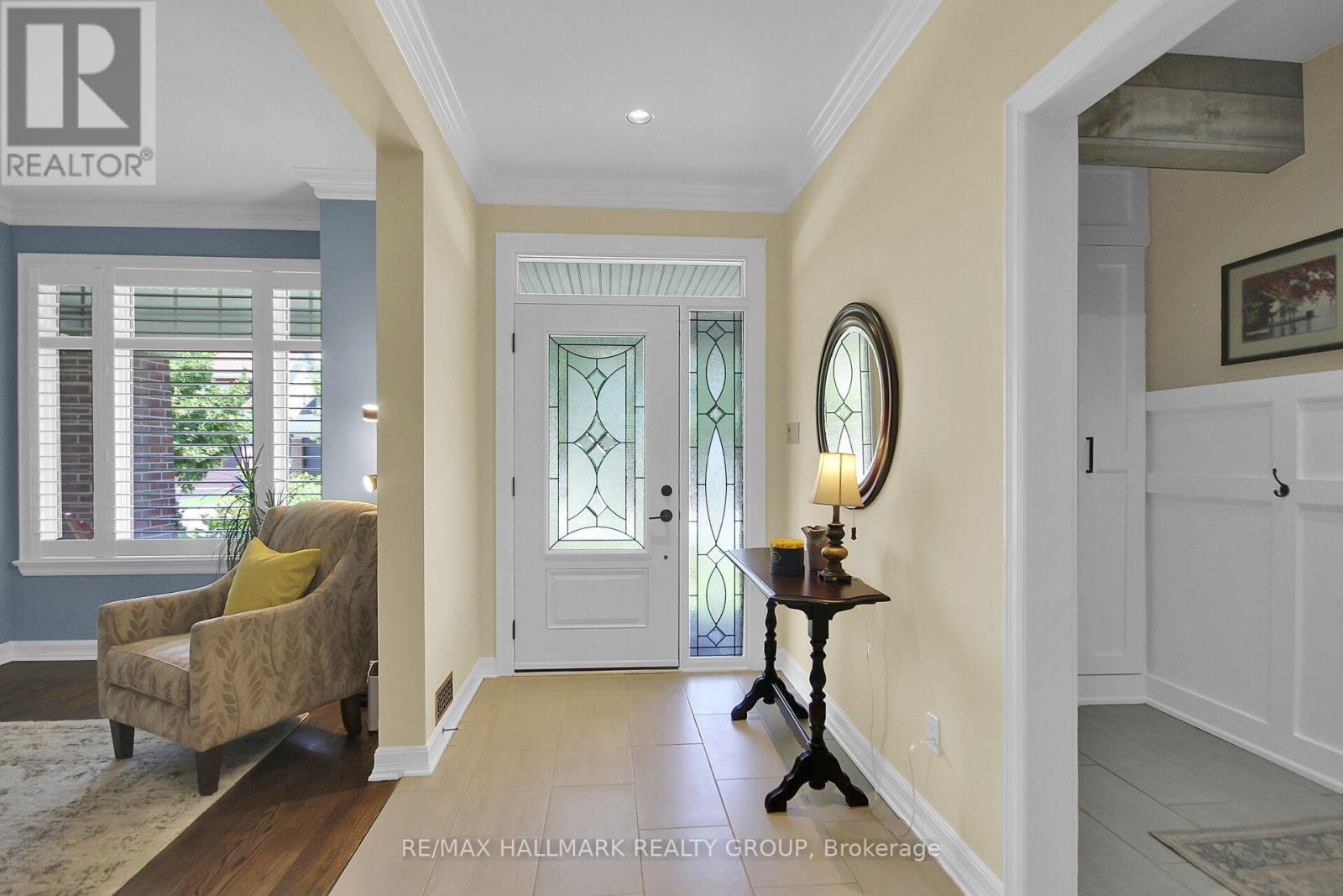 30 Oakbriar Crescent, Ottawa, Ontario  K2J 5G1 - Photo 3 - X12440817