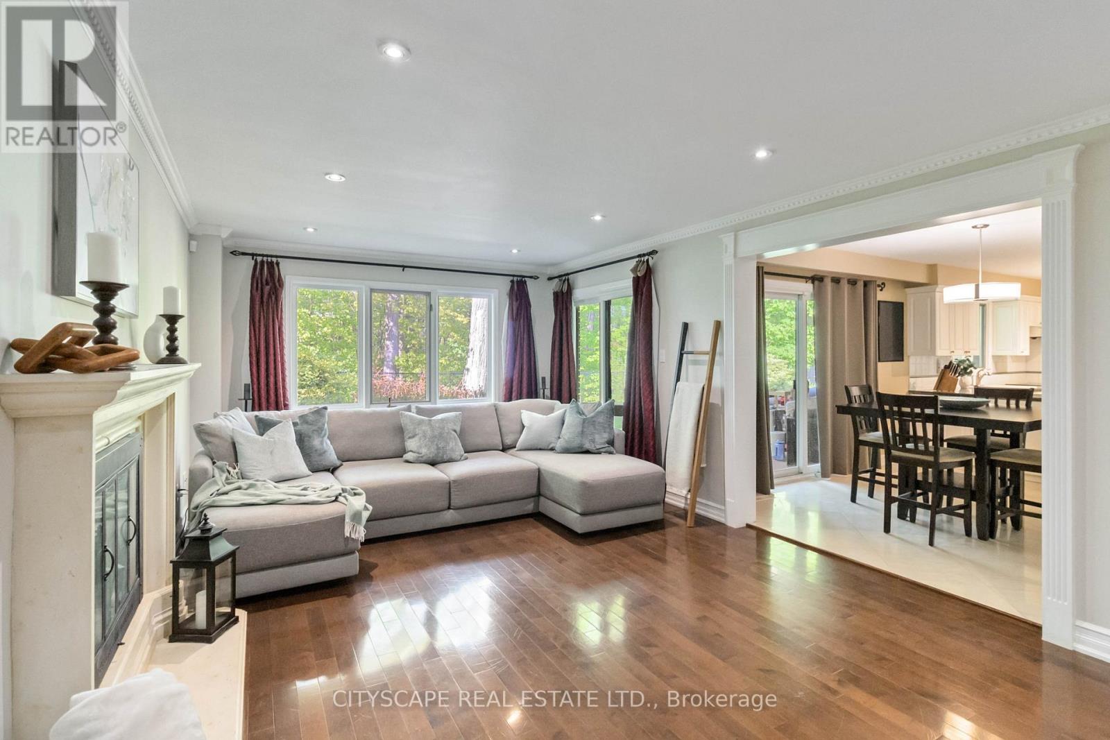 1836 Friar Tuck Court, Mississauga, Ontario  L5K 2L4 - Photo 10 - W12440683