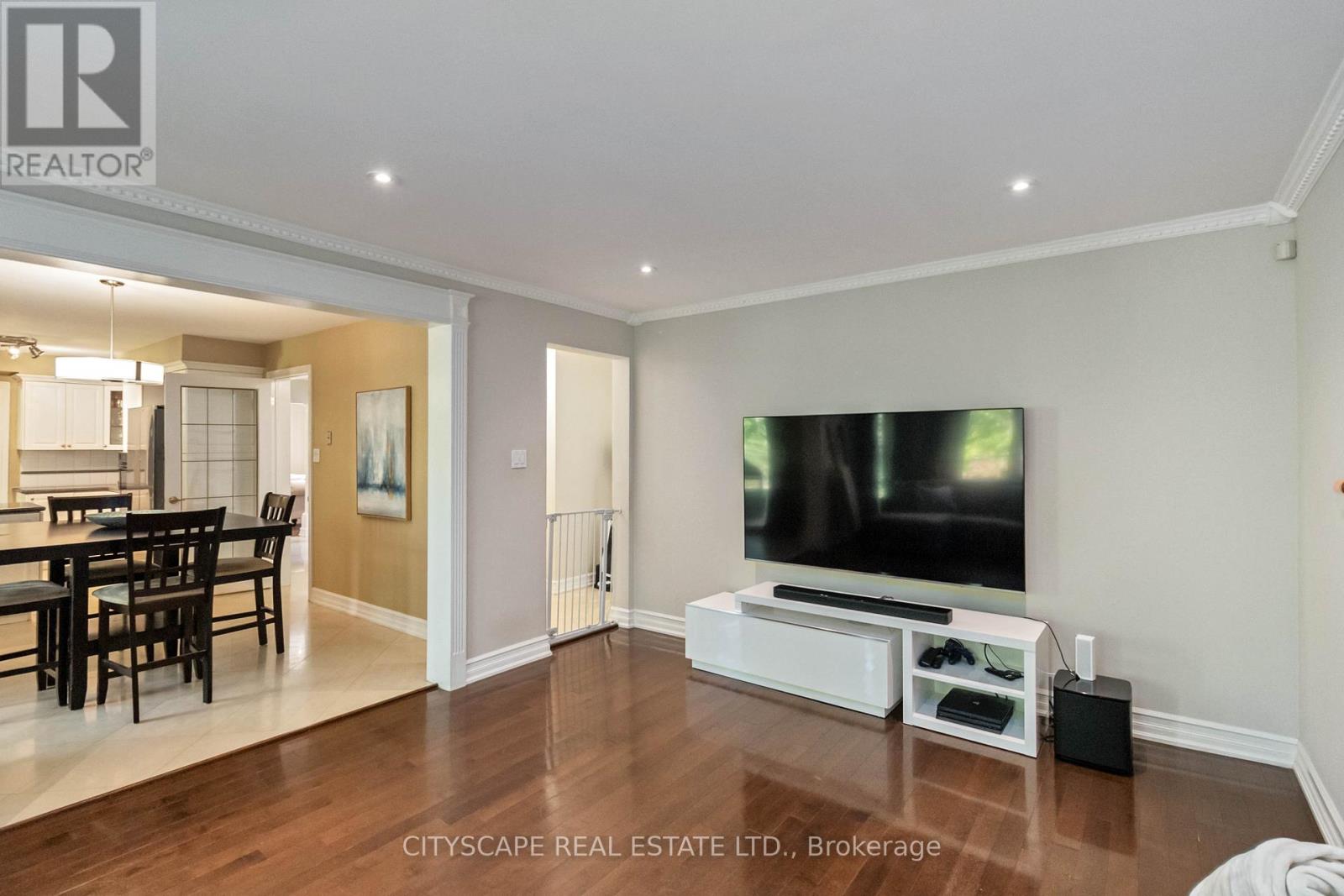 1836 Friar Tuck Court, Mississauga, Ontario  L5K 2L4 - Photo 11 - W12440683