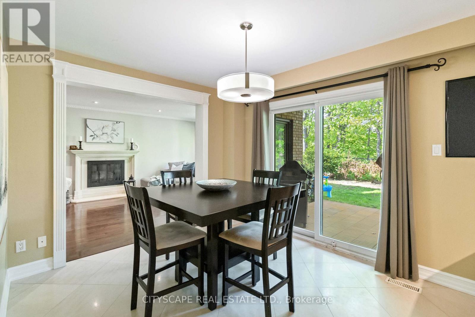 1836 Friar Tuck Court, Mississauga, Ontario  L5K 2L4 - Photo 12 - W12440683