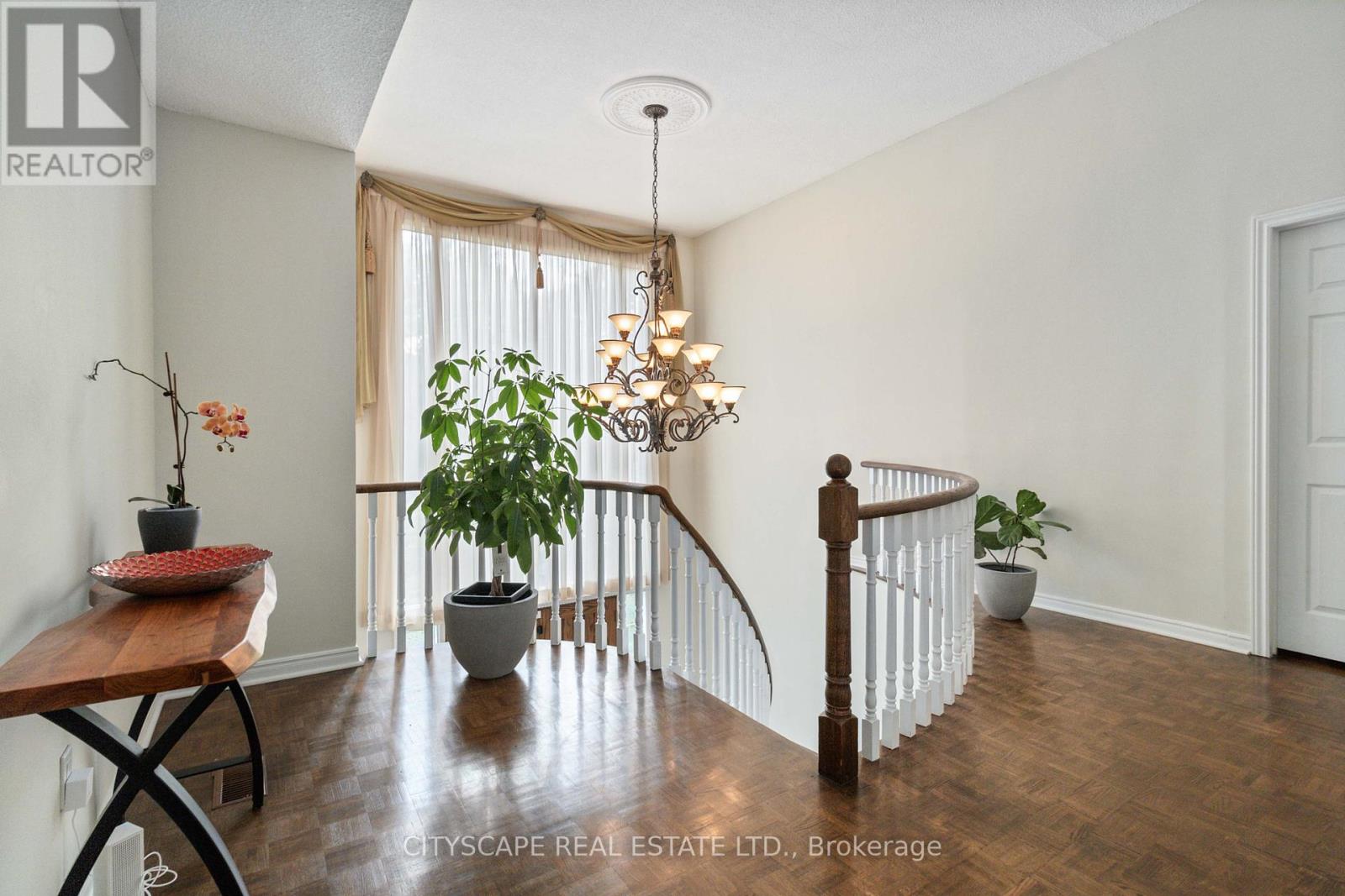 1836 Friar Tuck Court, Mississauga, Ontario  L5K 2L4 - Photo 18 - W12440683