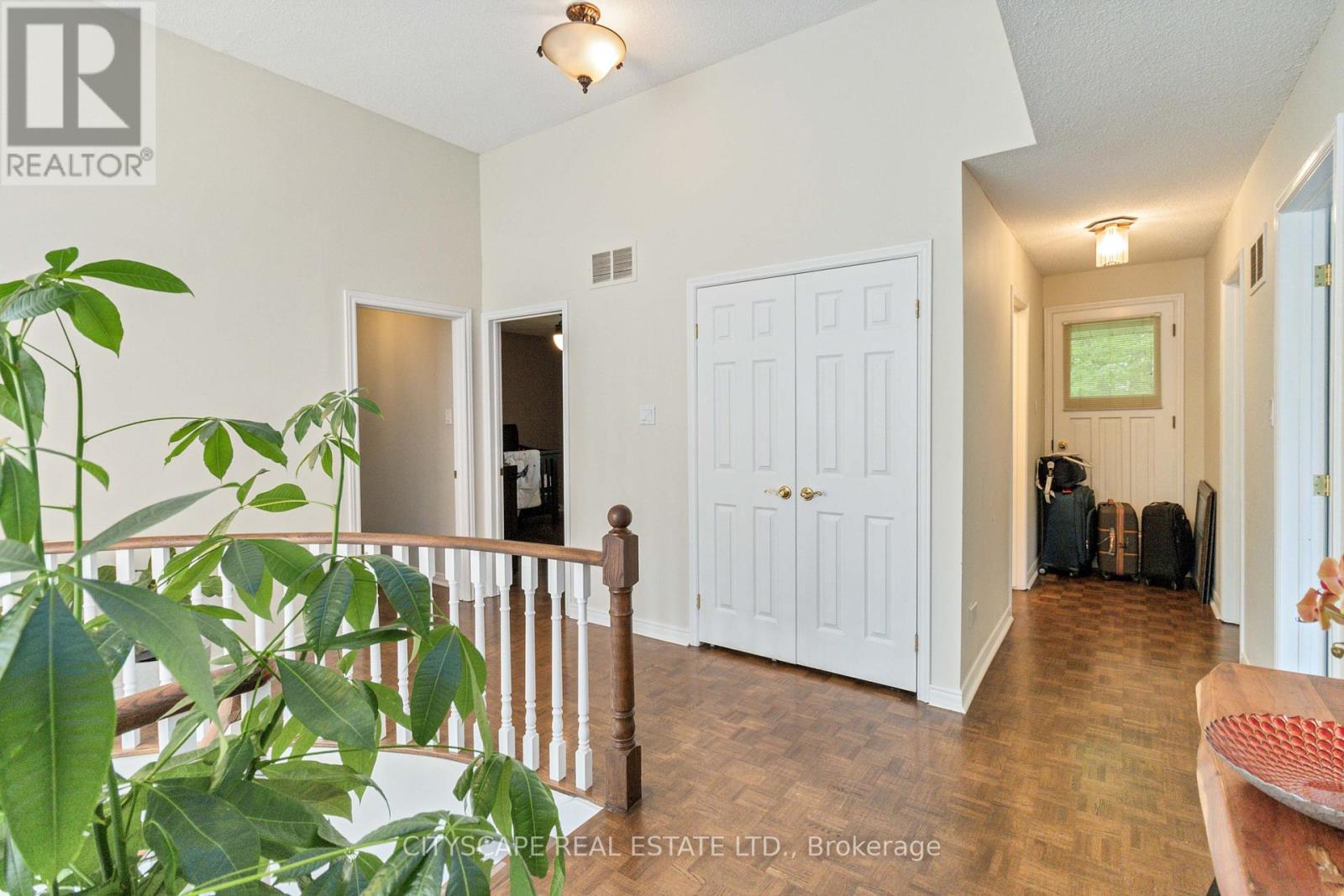 1836 Friar Tuck Court, Mississauga, Ontario  L5K 2L4 - Photo 24 - W12440683