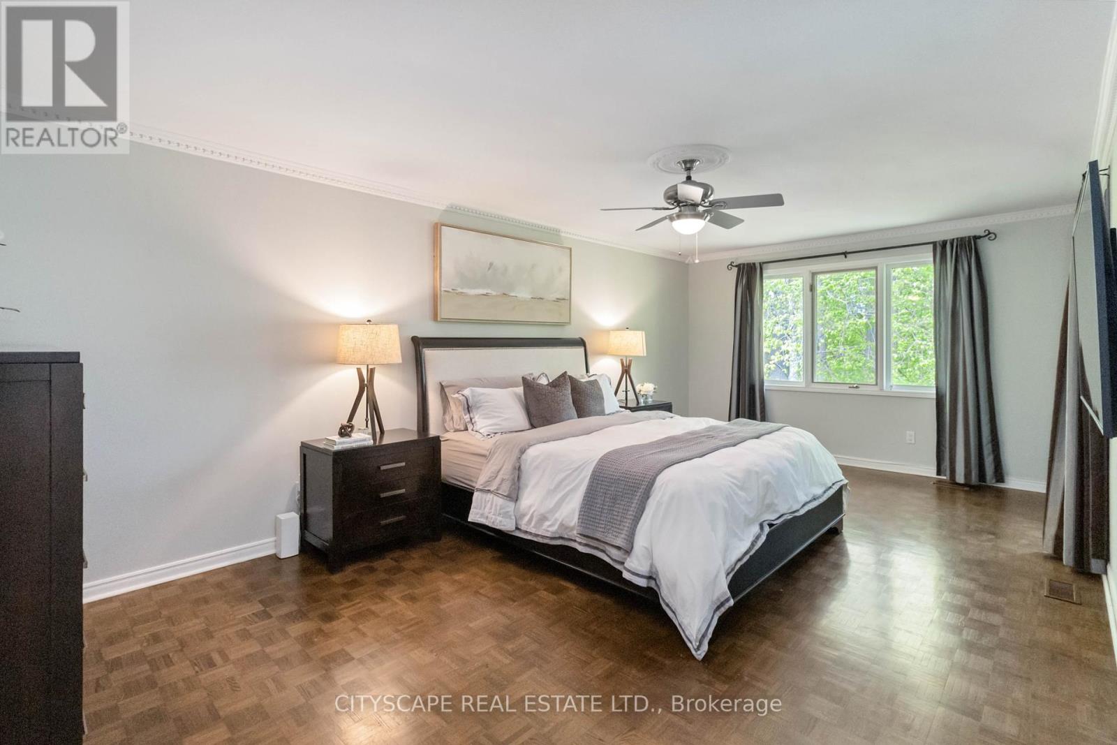 1836 Friar Tuck Court, Mississauga, Ontario  L5K 2L4 - Photo 25 - W12440683