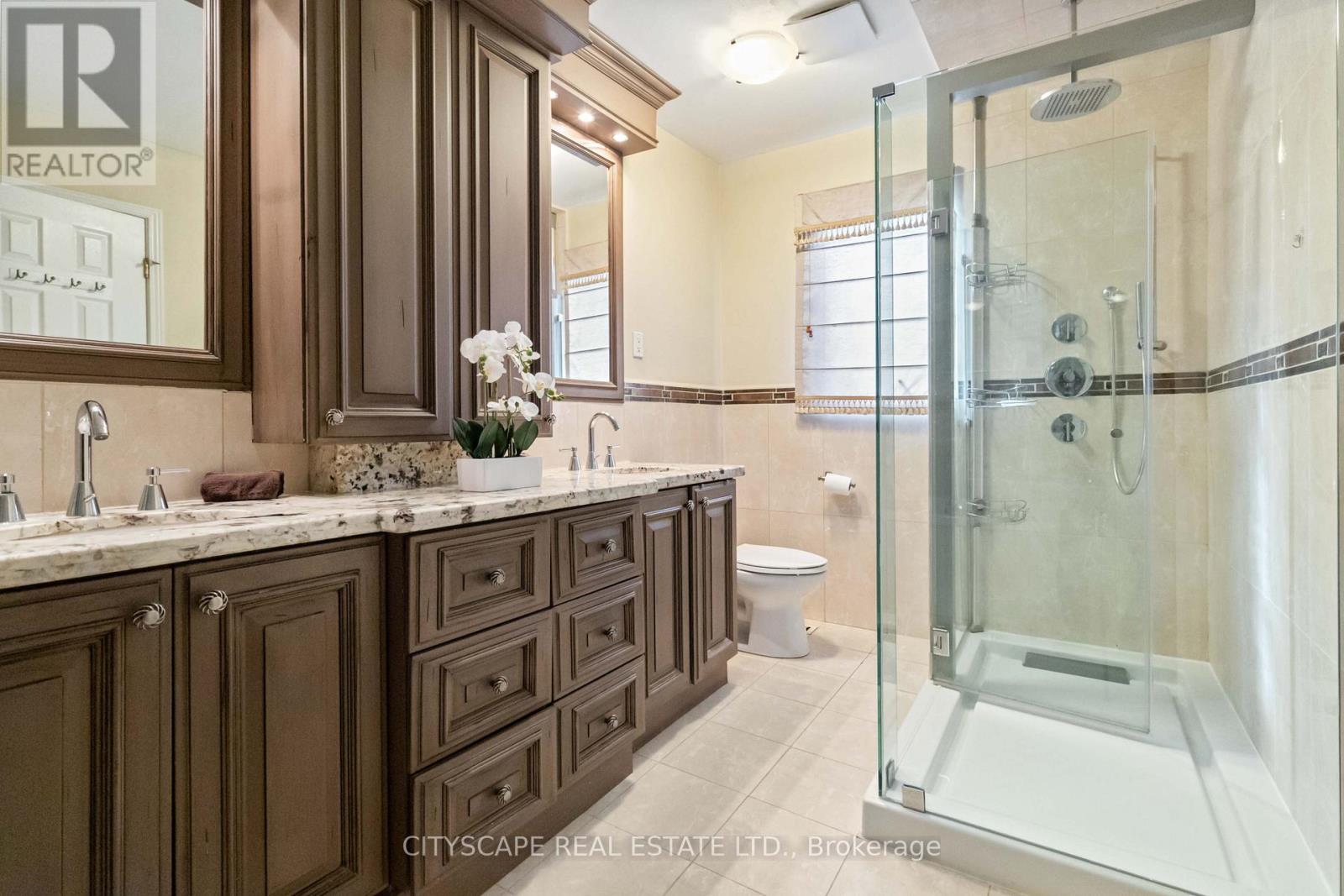 1836 Friar Tuck Court, Mississauga, Ontario  L5K 2L4 - Photo 30 - W12440683