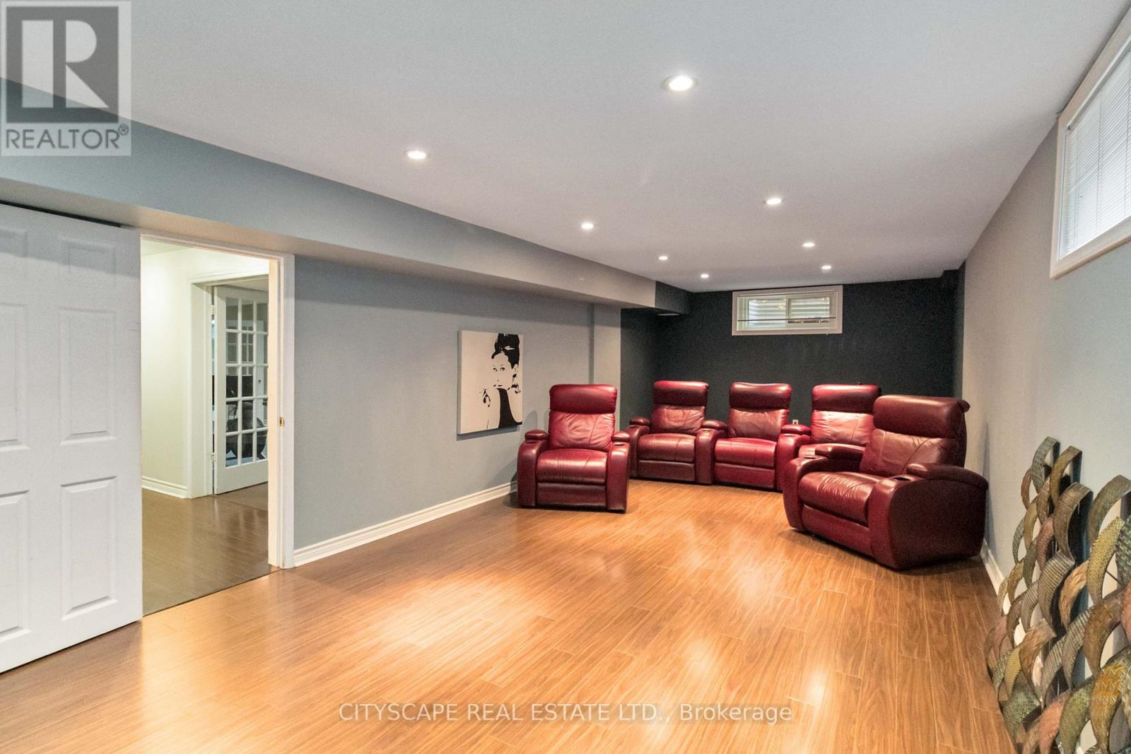 1836 Friar Tuck Court, Mississauga, Ontario  L5K 2L4 - Photo 33 - W12440683