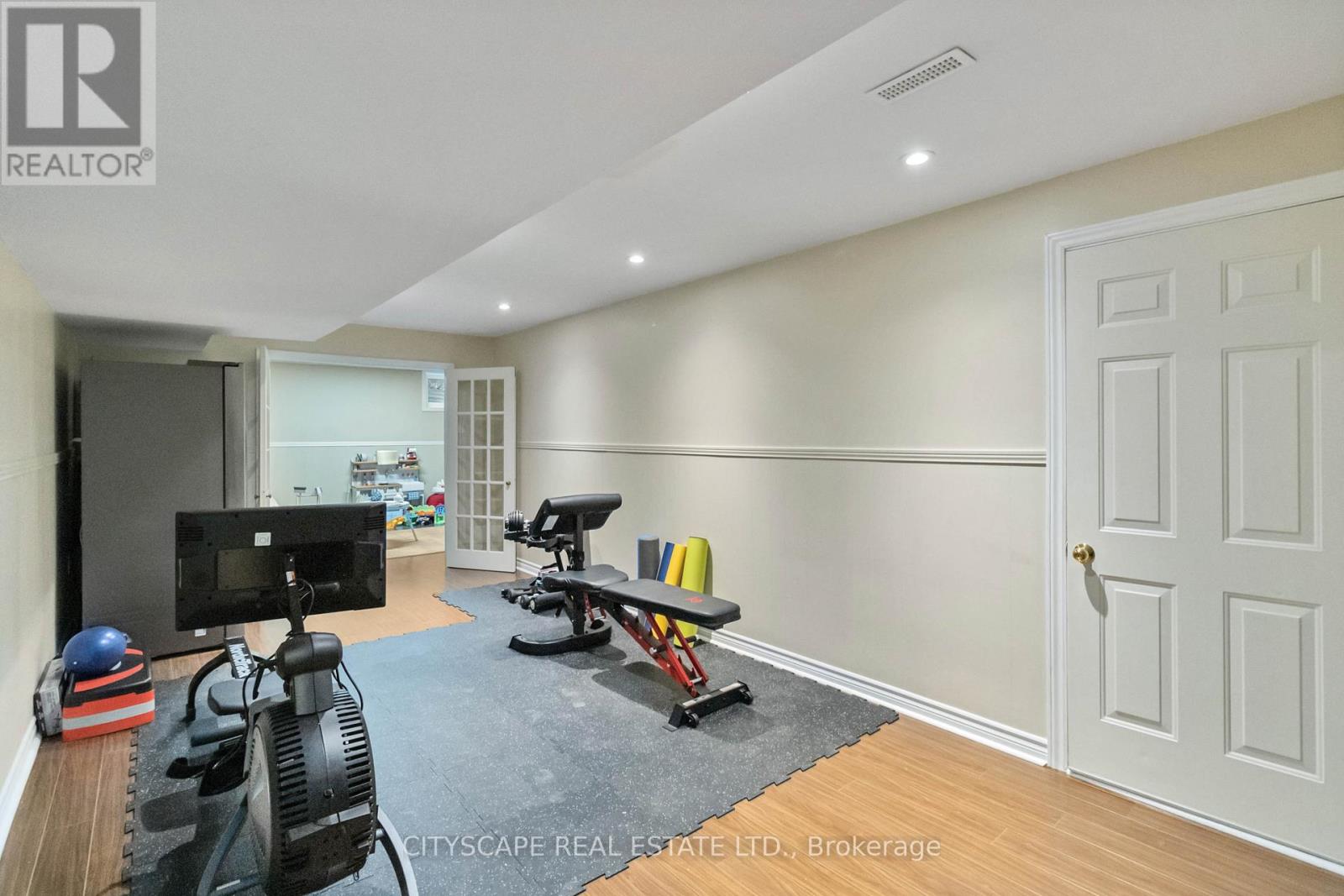 1836 Friar Tuck Court, Mississauga, Ontario  L5K 2L4 - Photo 34 - W12440683