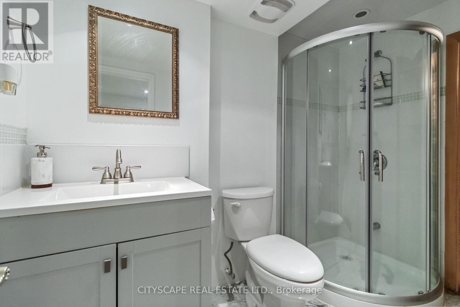 1836 Friar Tuck Court, Mississauga, Ontario  L5K 2L4 - Photo 36 - W12440683