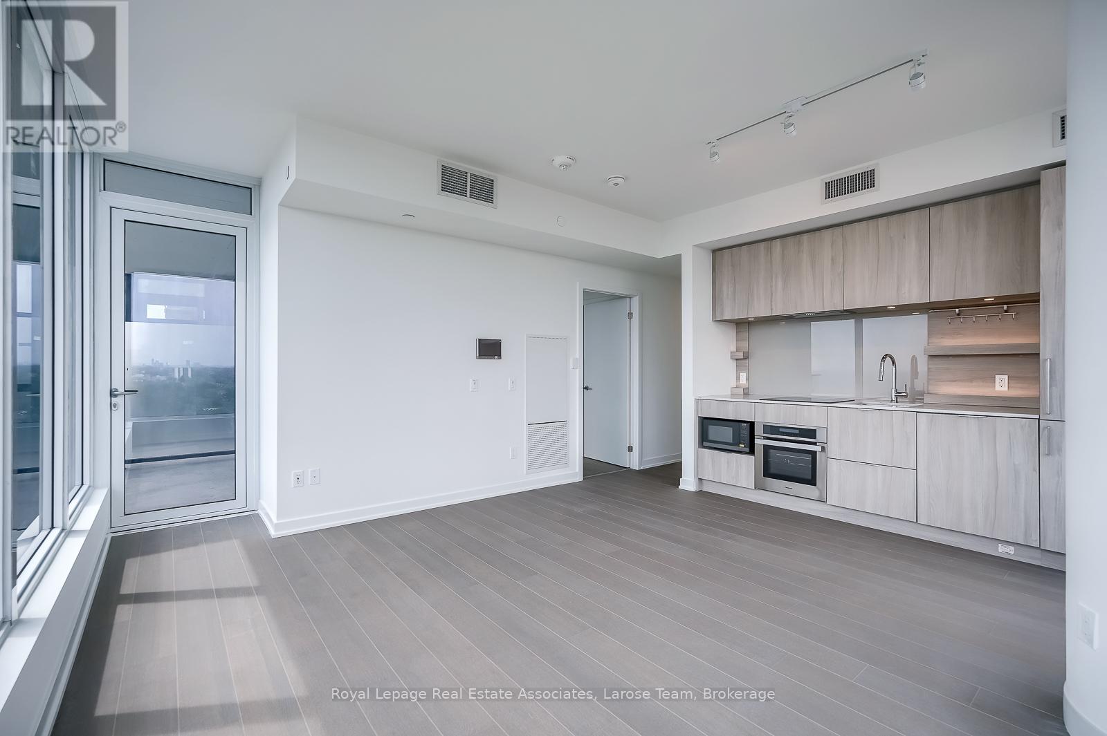 1307 - 28 Ann Street, Mississauga, Ontario  L5G 3G1 - Photo 6 - W12440691