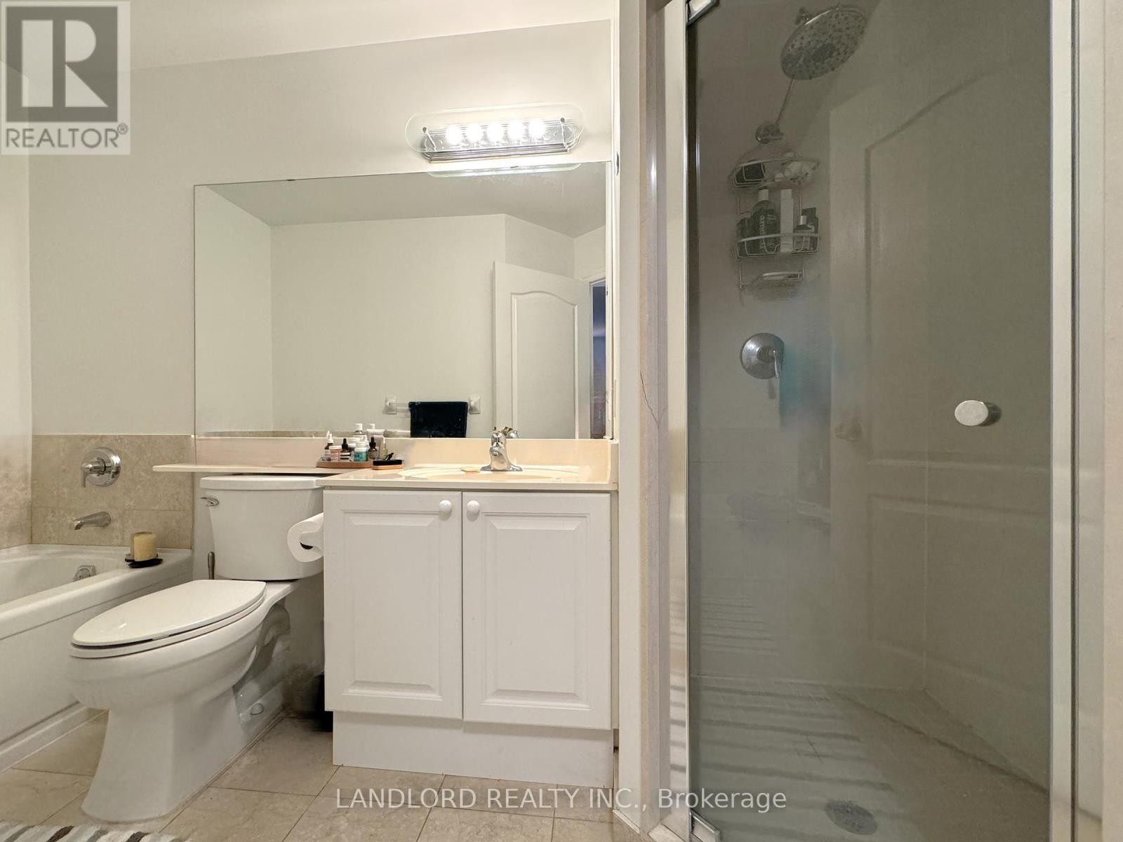 402 - 1 Lomond Drive, Toronto, Ontario  M8X 2Z3 - Photo 7 - W12440694