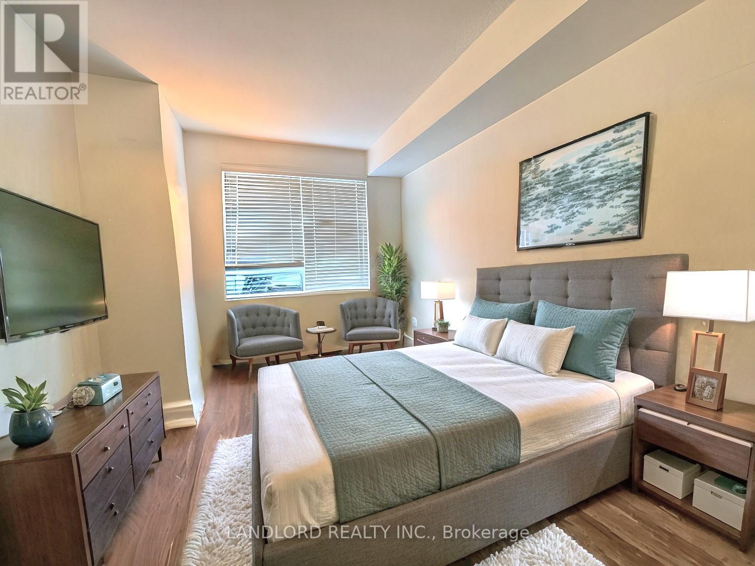 402 - 1 Lomond Drive, Toronto, Ontario  M8X 2Z3 - Photo 8 - W12440694