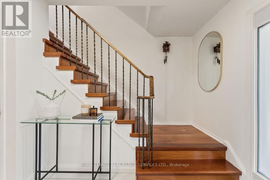 161 Riverview Street, Oakville (Br Bronte), Ontario  L6L 5S2 - Photo 12 - W12440723
