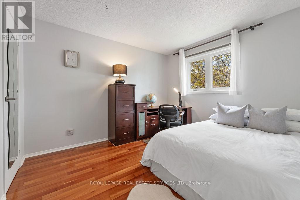 161 Riverview Street, Oakville (Br Bronte), Ontario  L6L 5S2 - Photo 18 - W12440723