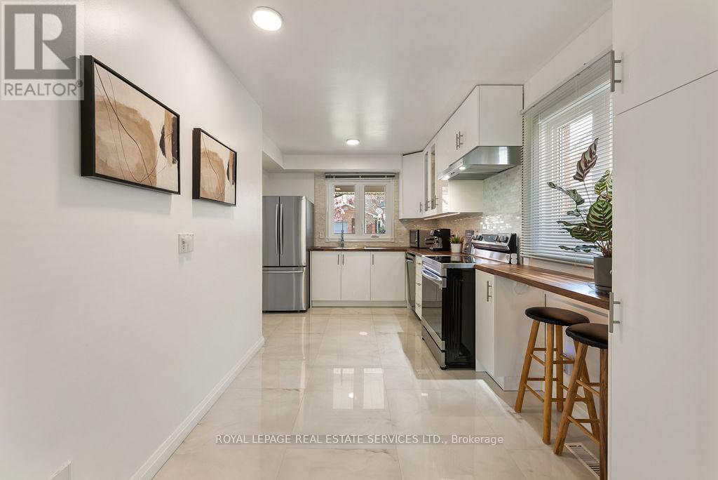 161 Riverview Street, Oakville (Br Bronte), Ontario  L6L 5S2 - Photo 8 - W12440723