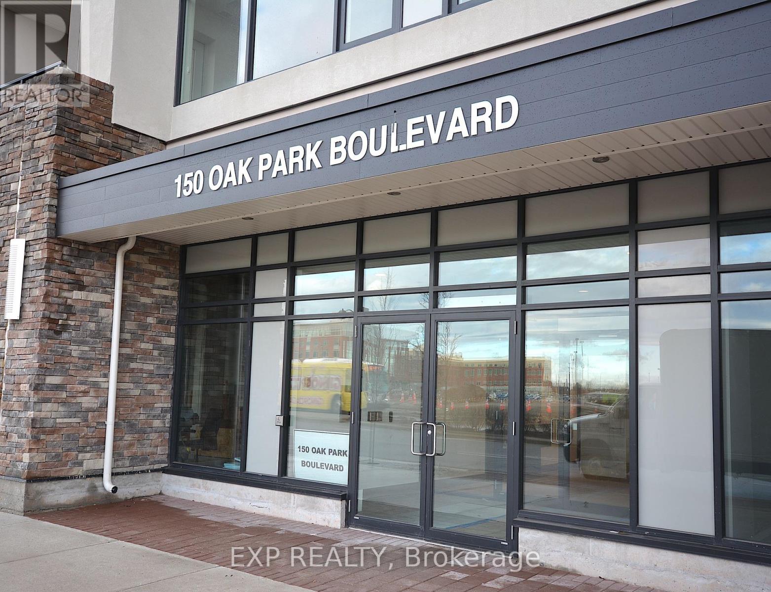 316 - 150 Oak Park Boulevard, Oakville, Ontario  L6H 0E7 - Photo 1 - W12440739