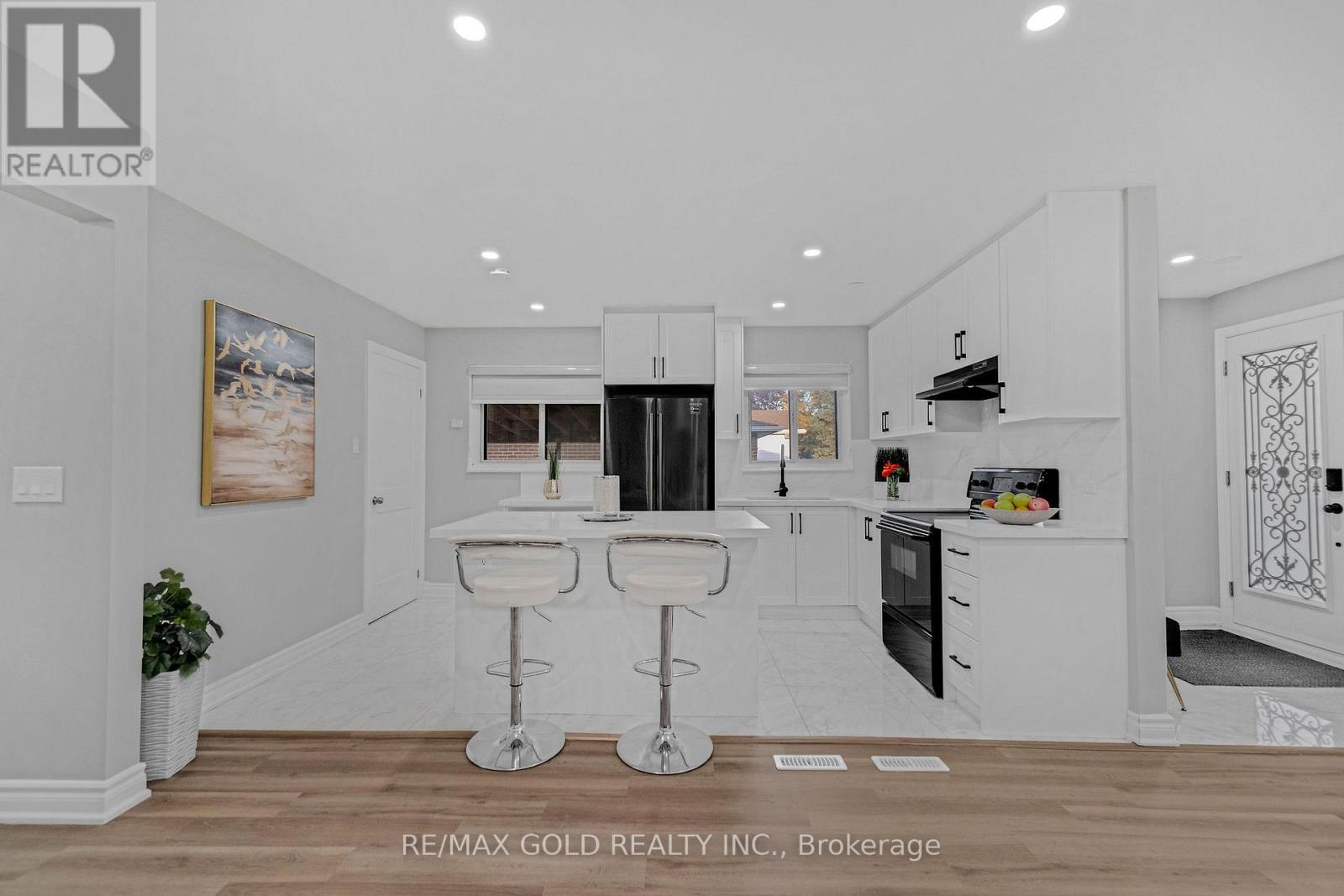 6 Midhurst Drive, Toronto, Ontario  M9V 1Z7 - Photo 15 - W12440755