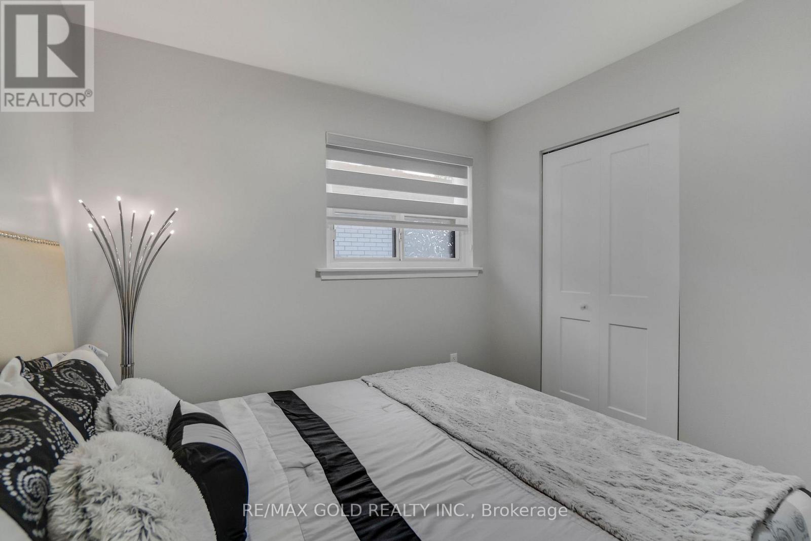 6 Midhurst Drive, Toronto, Ontario  M9V 1Z7 - Photo 21 - W12440755