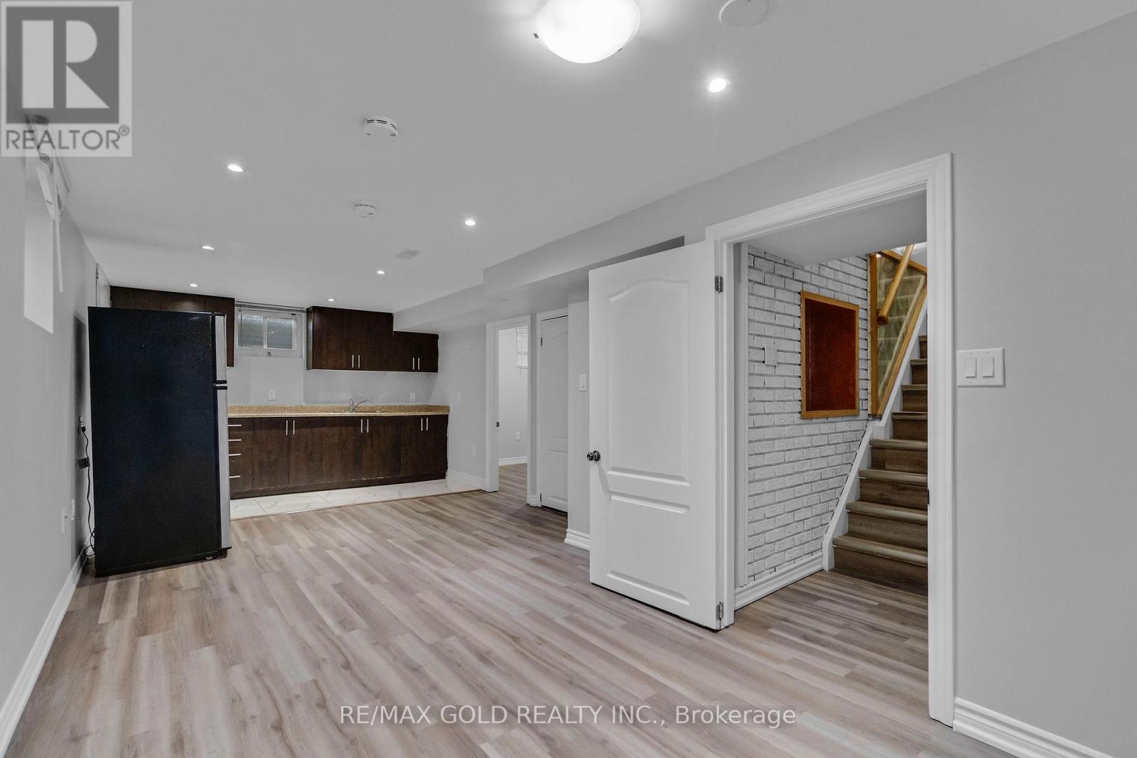 6 Midhurst Drive, Toronto, Ontario  M9V 1Z7 - Photo 29 - W12440755