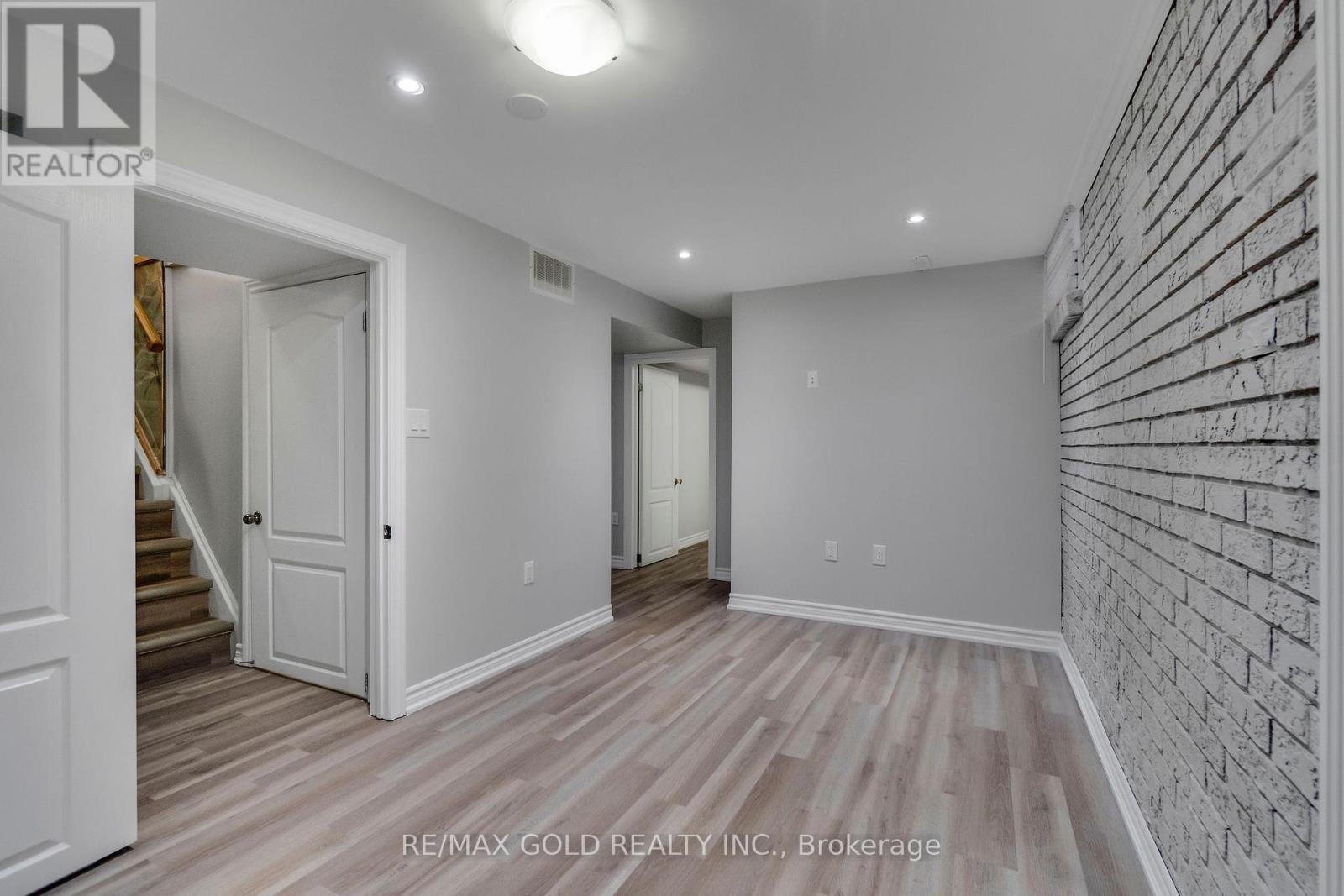 6 Midhurst Drive, Toronto, Ontario  M9V 1Z7 - Photo 30 - W12440755