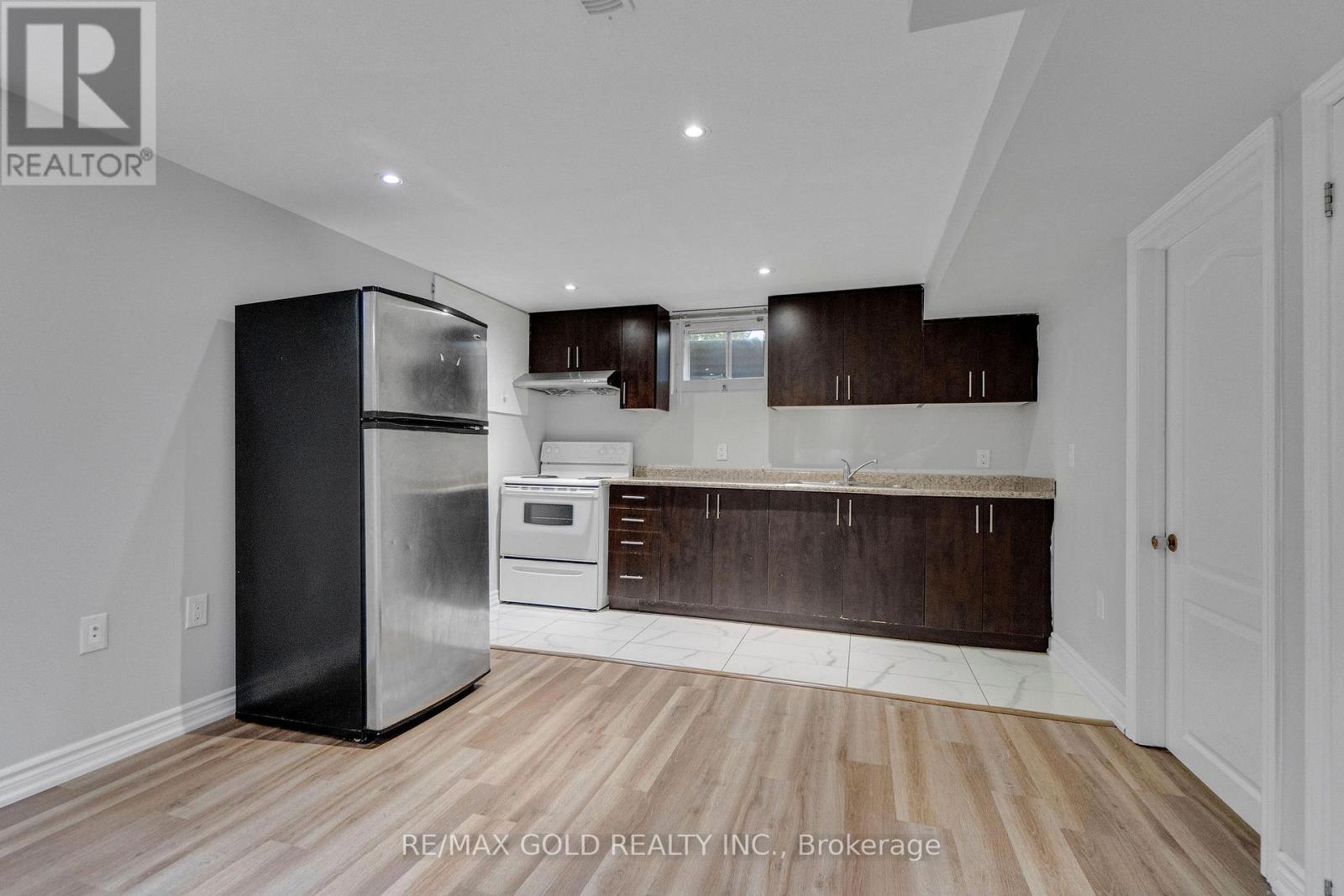 6 Midhurst Drive, Toronto, Ontario  M9V 1Z7 - Photo 32 - W12440755