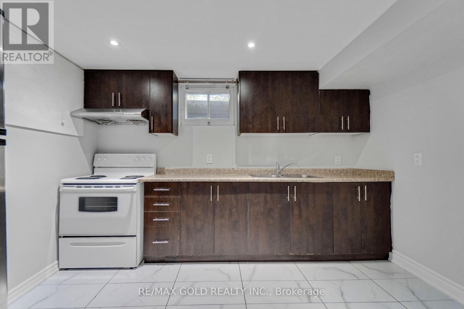 6 Midhurst Drive, Toronto, Ontario  M9V 1Z7 - Photo 33 - W12440755