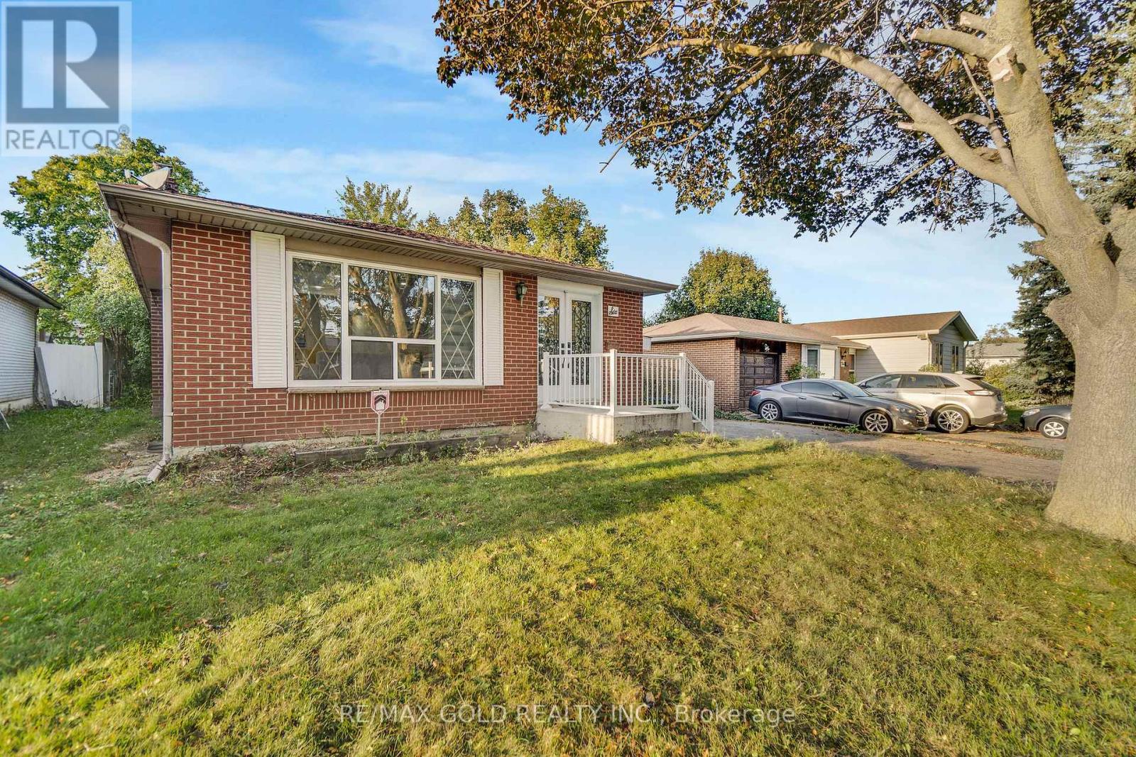 6 Midhurst Drive, Toronto, Ontario  M9V 1Z7 - Photo 6 - W12440755