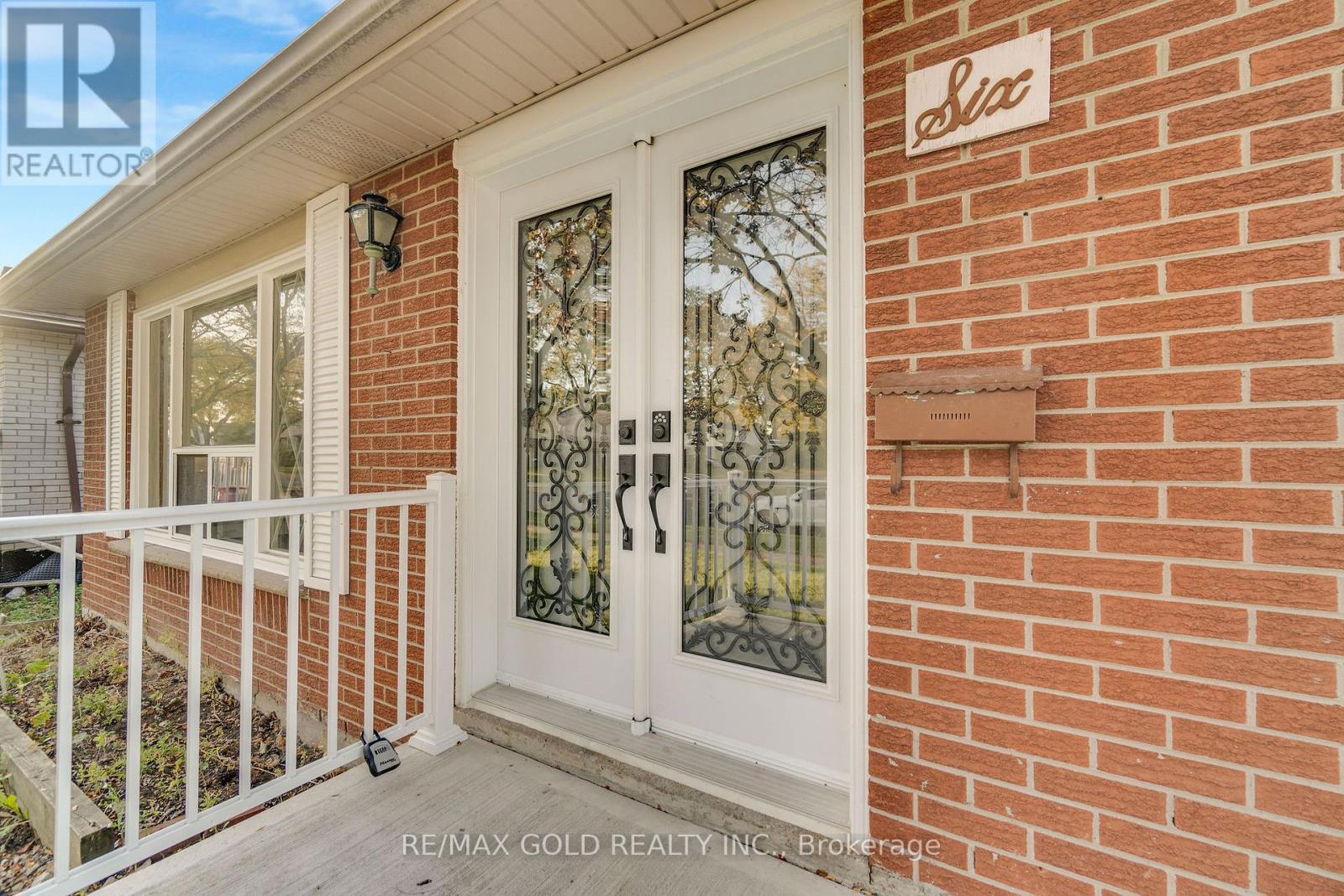 6 Midhurst Drive, Toronto, Ontario  M9V 1Z7 - Photo 8 - W12440755