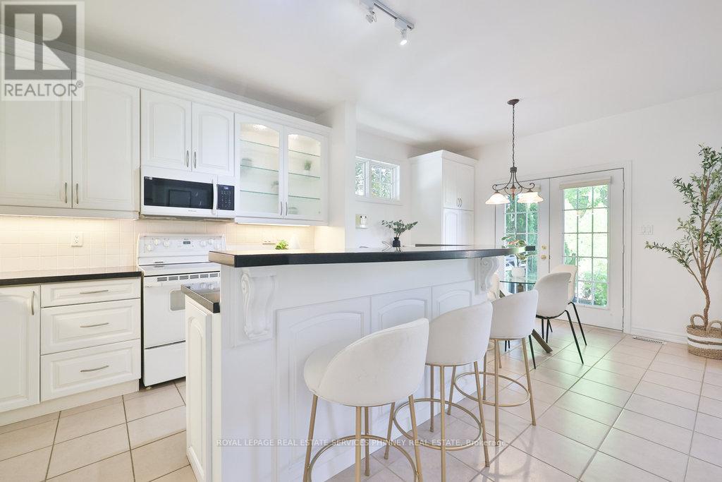 27 - 2165 Stavebank Road, Mississauga (Cooksville), Ontario  L5C 1T3 - Photo 14 - W12440759