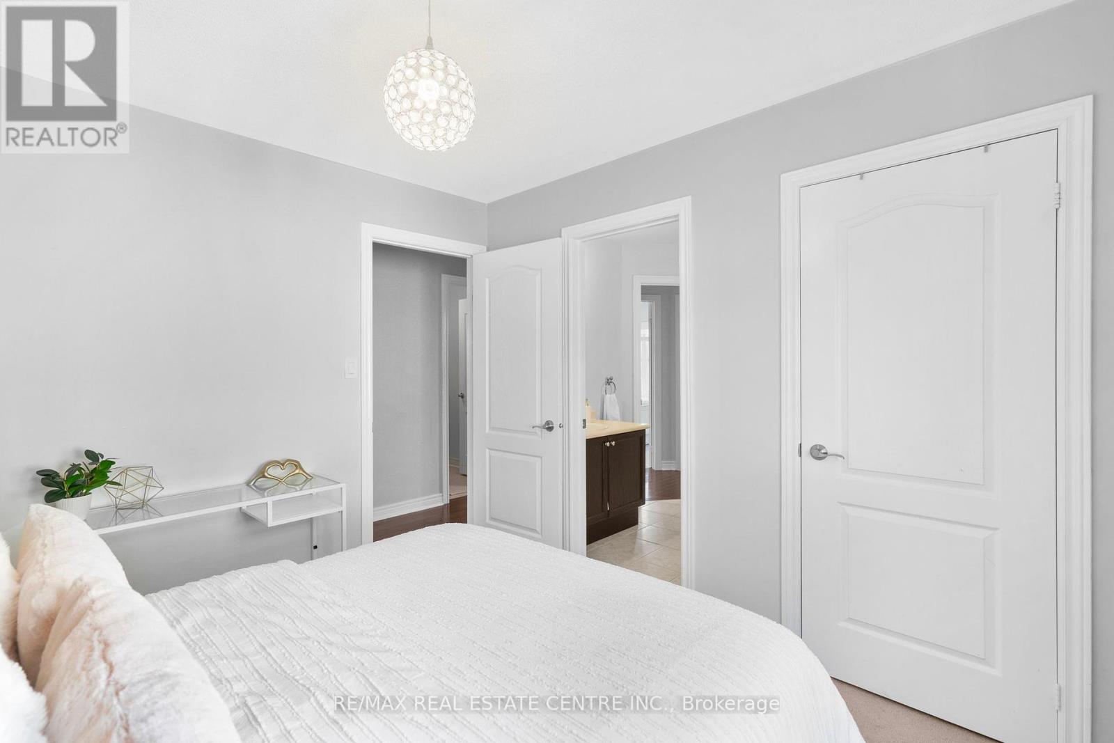 160 Mccready Drive, Milton (Sc Scott), Ontario  L9T 0V2 - Photo 26 - W12440761