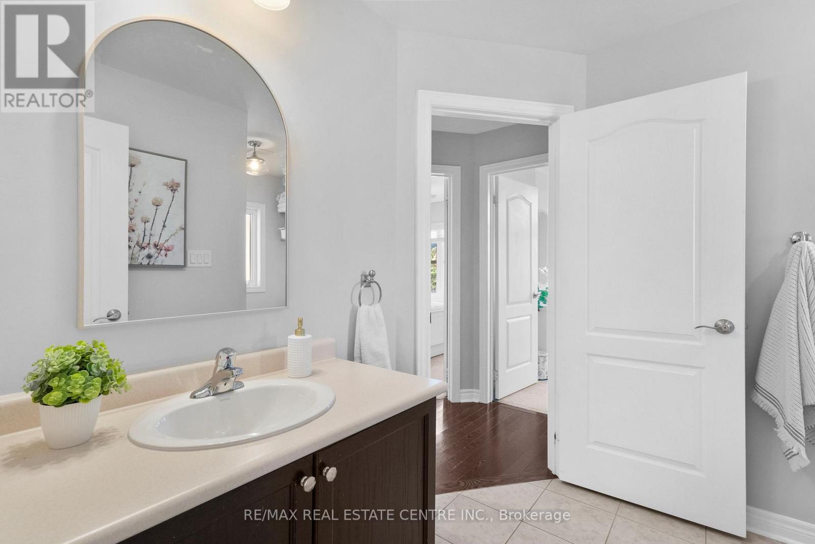 160 Mccready Drive, Milton (Sc Scott), Ontario  L9T 0V2 - Photo 27 - W12440761