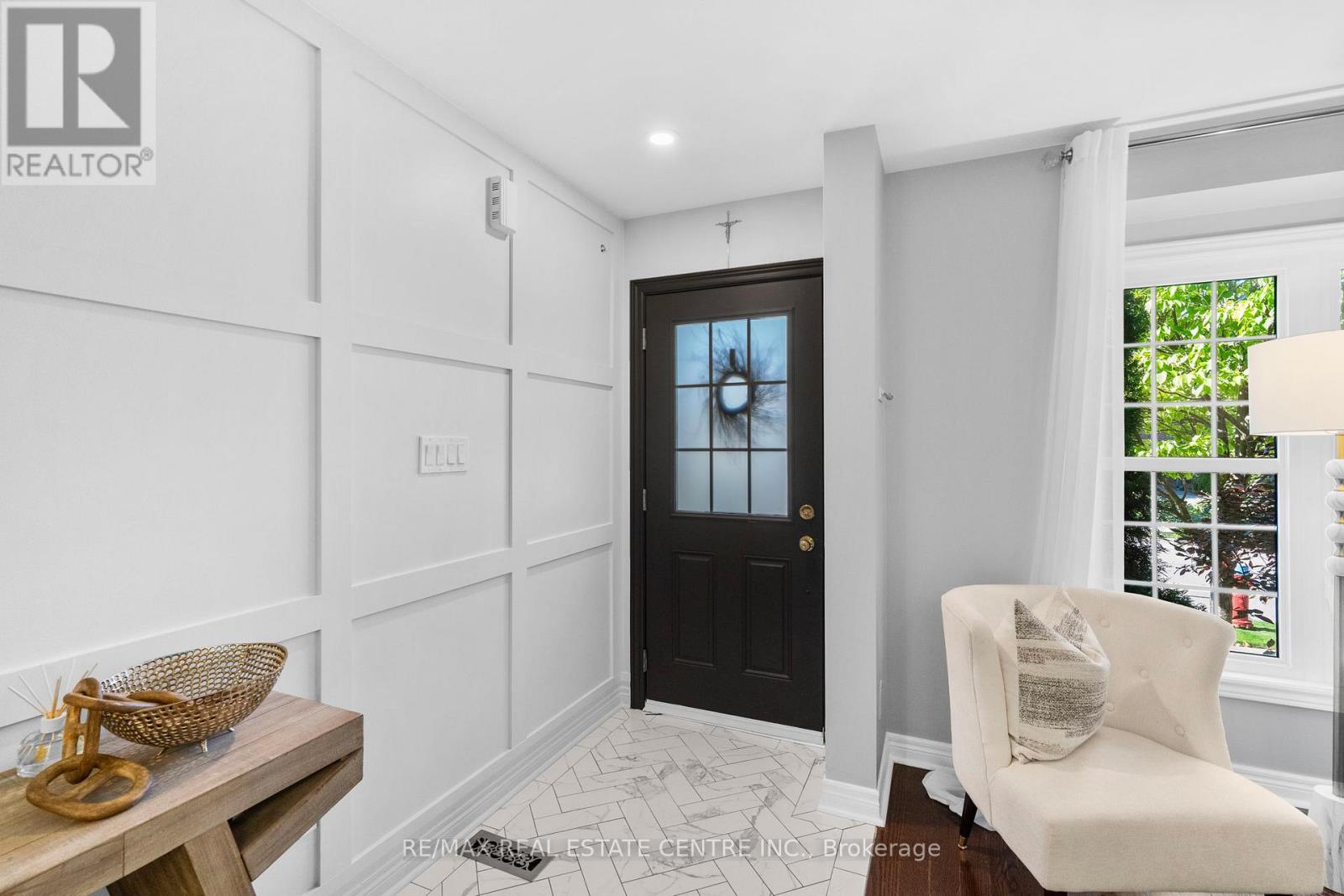160 Mccready Drive, Milton (Sc Scott), Ontario  L9T 0V2 - Photo 3 - W12440761