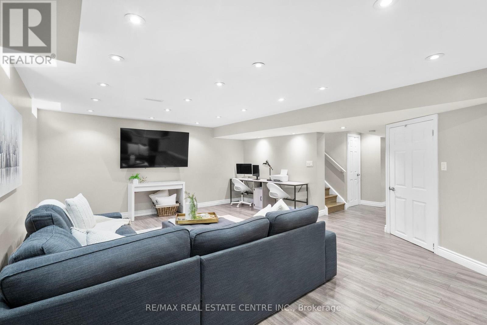 160 Mccready Drive, Milton (Sc Scott), Ontario  L9T 0V2 - Photo 40 - W12440761